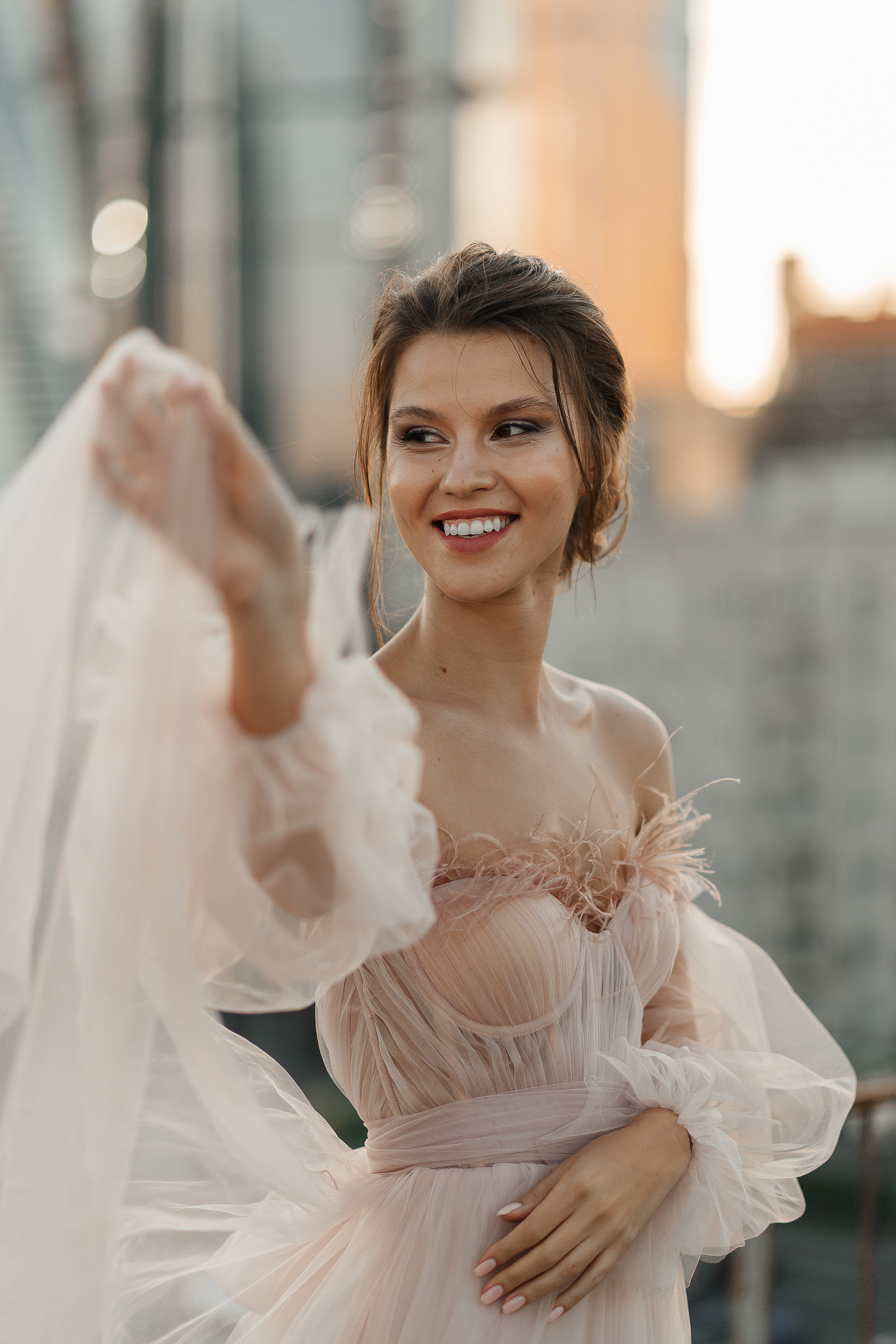 lovestory, свадебная прогулка, фотосессия на крыше, moscow city, патриаршие пруды, патрики, свадебное платье, свадебный фотограф, фотограф на свадьбу, свадебный букет, букет невесты, раменский загс, визажист на свадьбу