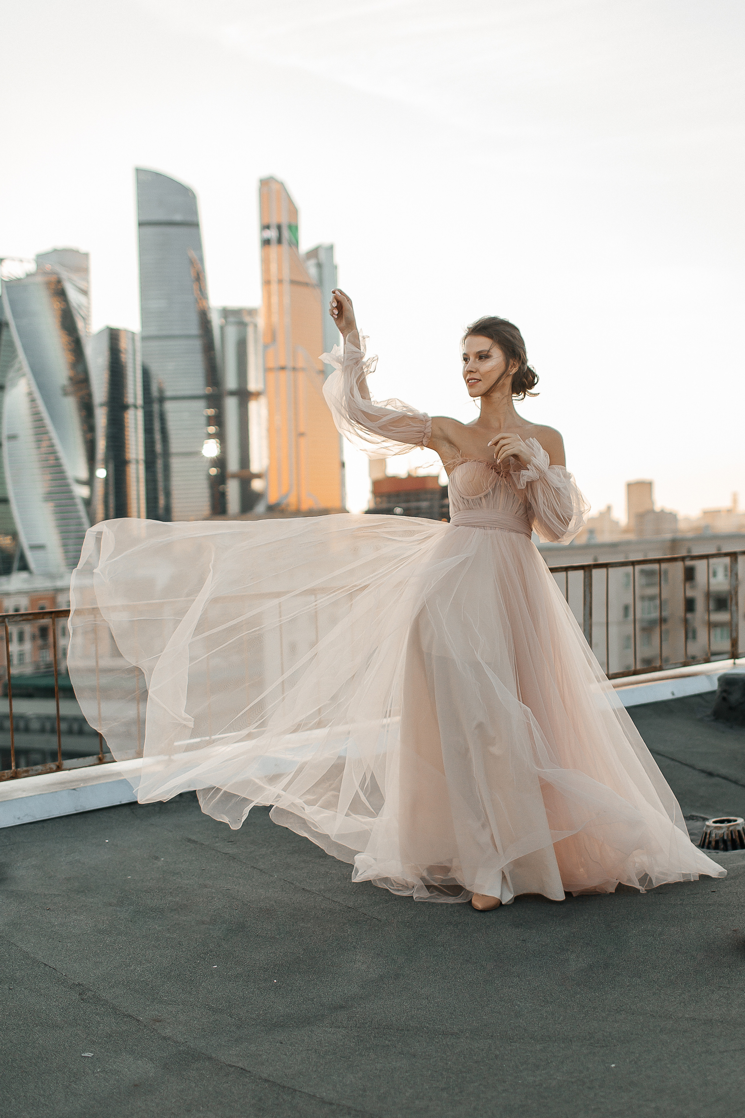 lovestory, свадебная прогулка, фотосессия на крыше, moscow city, патриаршие пруды, патрики, свадебное платье, свадебный фотограф, фотограф на свадьбу, свадебный букет, букет невесты, раменский загс, визажист на свадьбу