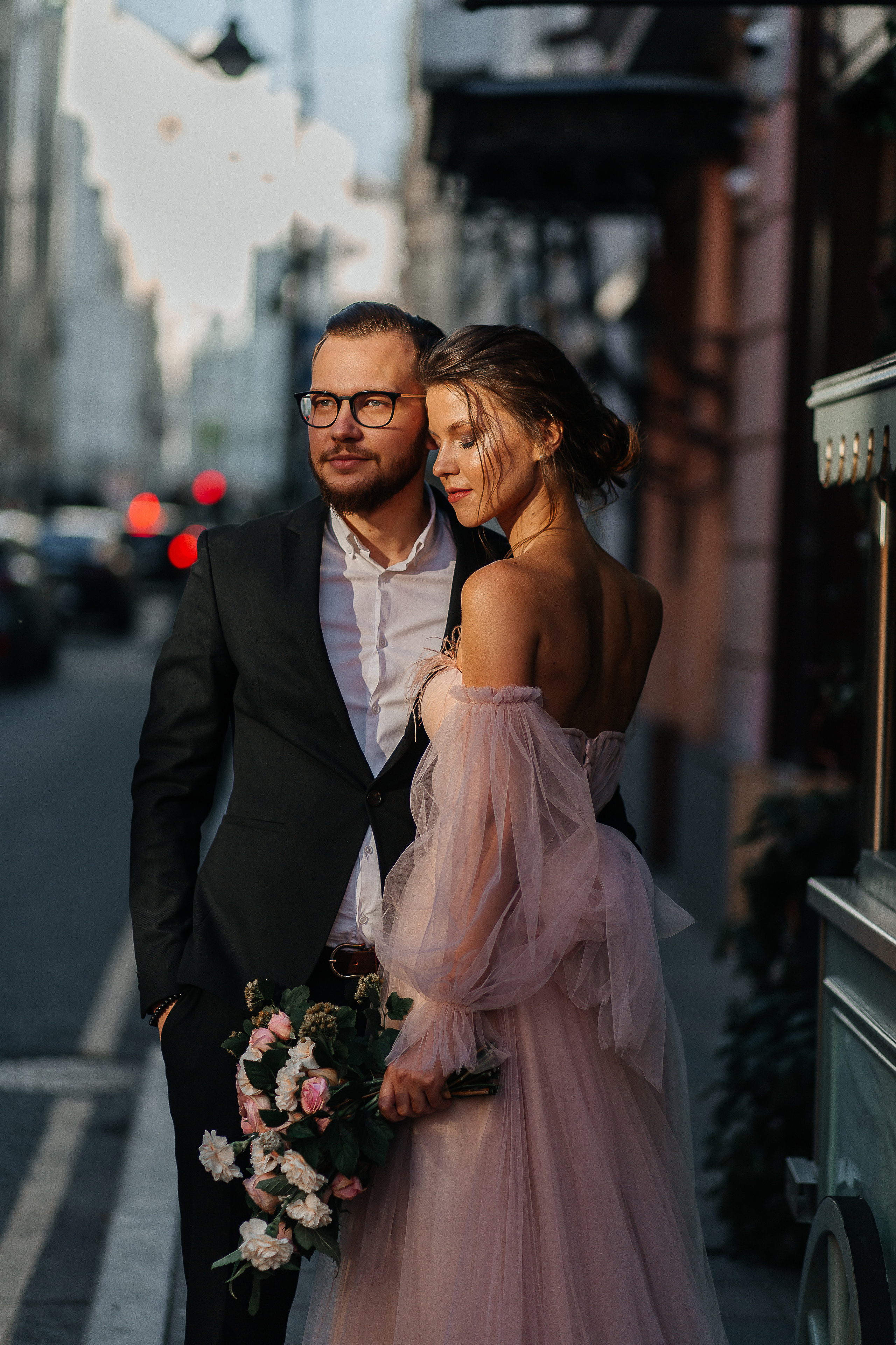 lovestory, свадебная прогулка, фотосессия на крыше, moscow city, патриаршие пруды, патрики, свадебное платье, свадебный фотограф, фотограф на свадьбу, свадебный букет, букет невесты, раменский загс, визажист на свадьбу