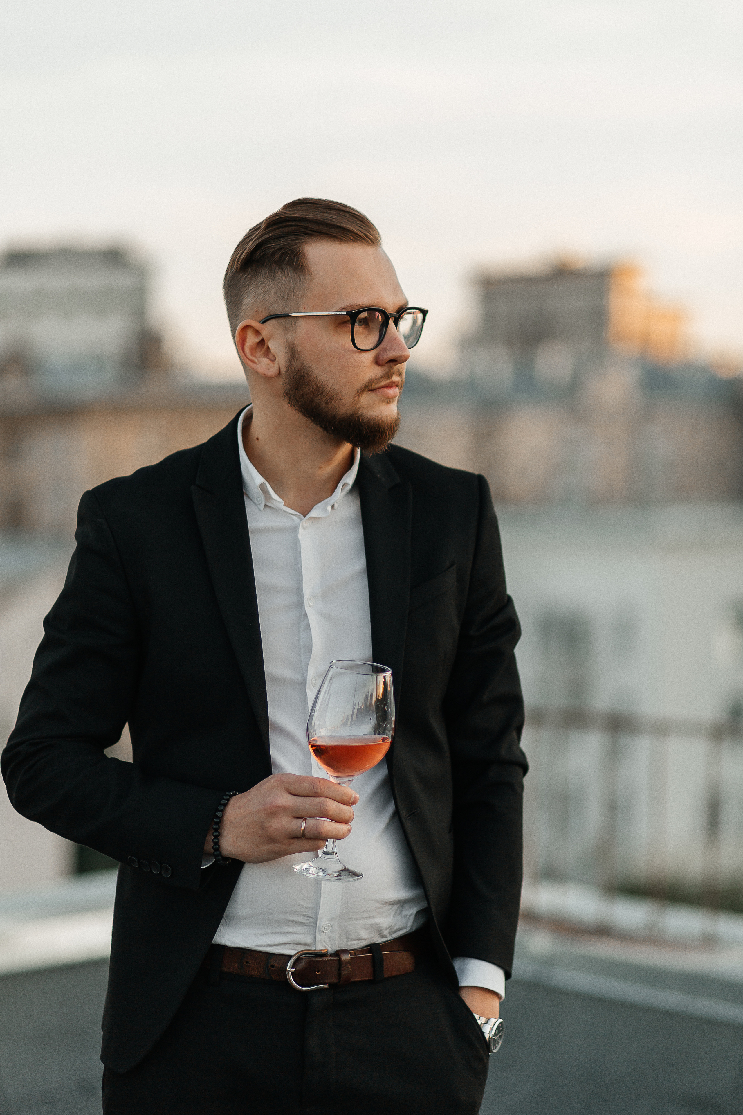 lovestory, свадебная прогулка, фотосессия на крыше, moscow city, патриаршие пруды, патрики, свадебное платье, свадебный фотограф, фотограф на свадьбу, свадебный букет, букет невесты, раменский загс, визажист на свадьбу