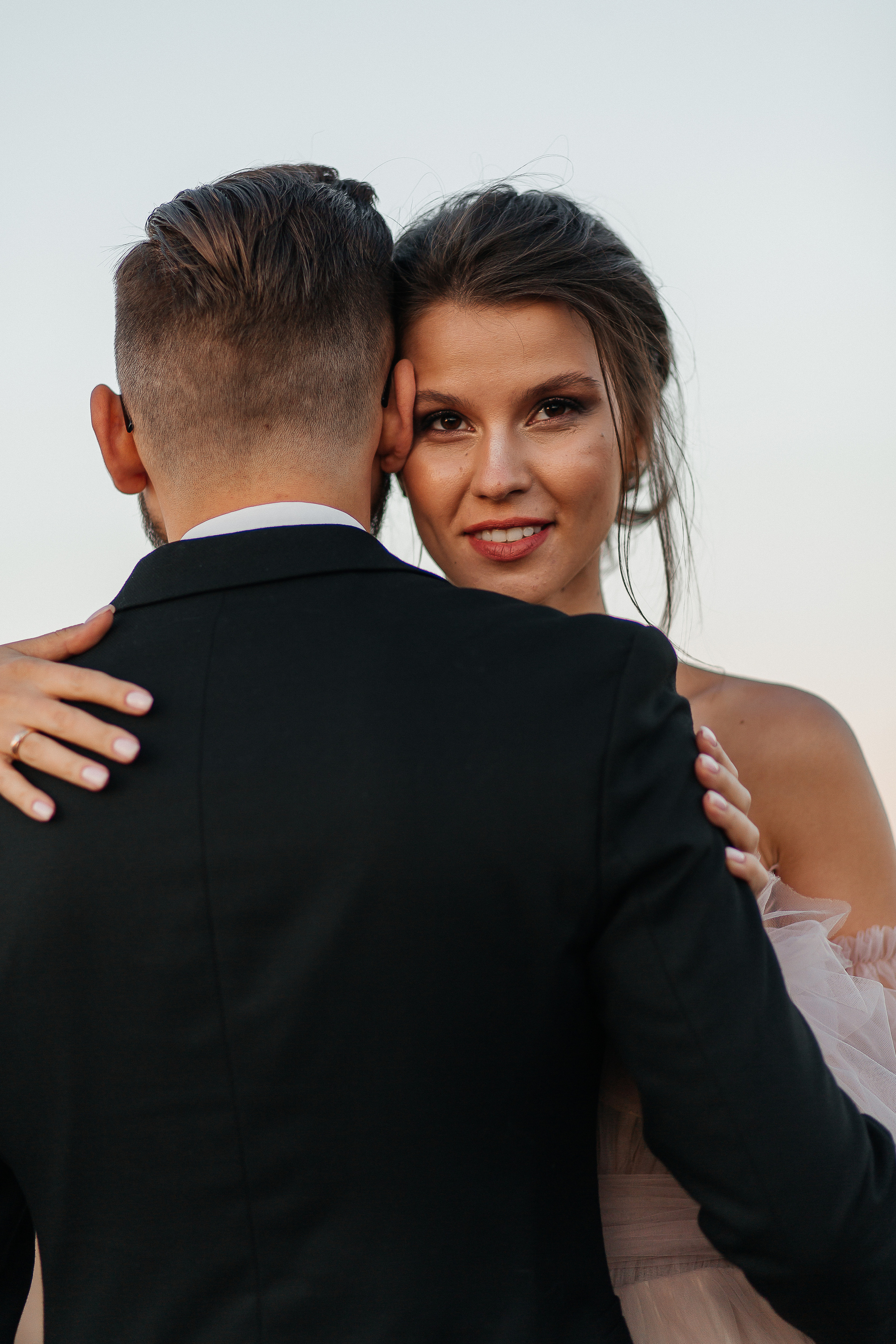 lovestory, свадебная прогулка, фотосессия на крыше, moscow city, патриаршие пруды, патрики, свадебное платье, свадебный фотограф, фотограф на свадьбу, свадебный букет, букет невесты, раменский загс, визажист на свадьбу