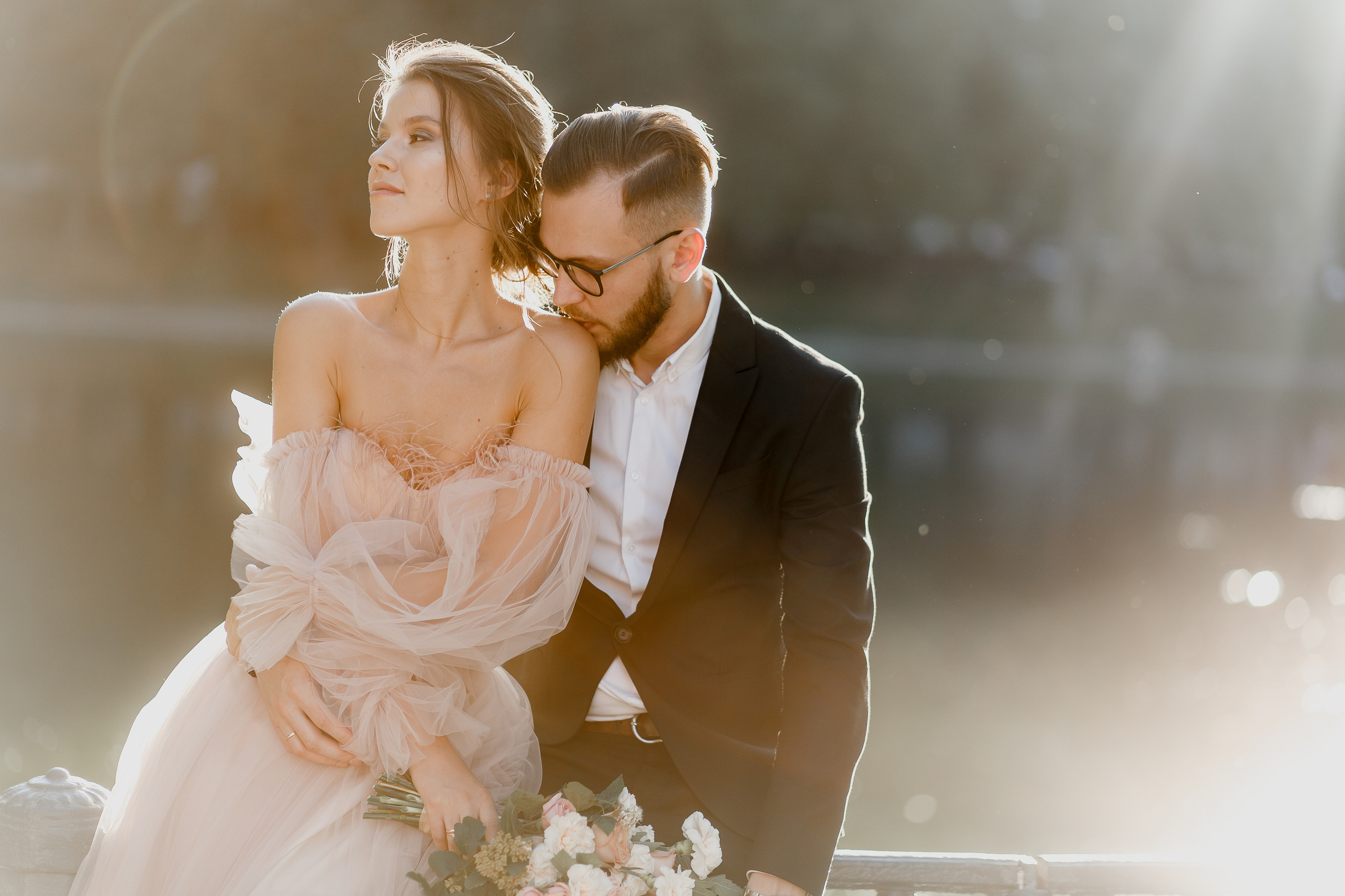 lovestory, свадебная прогулка, фотосессия на крыше, moscow city, патриаршие пруды, патрики, свадебное платье, свадебный фотограф, фотограф на свадьбу, свадебный букет, букет невесты, раменский загс, визажист на свадьбу