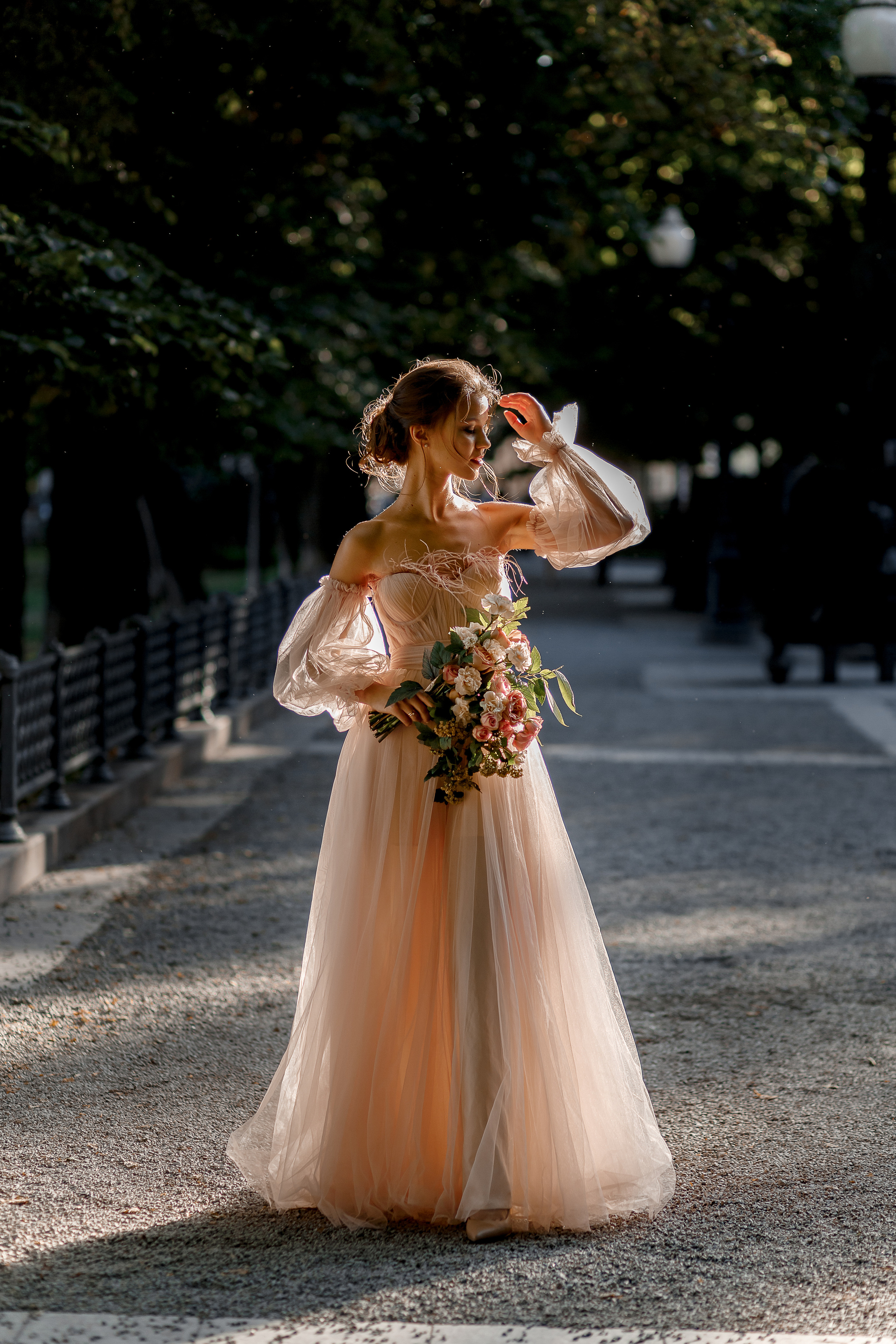 lovestory, свадебная прогулка, фотосессия на крыше, moscow city, патриаршие пруды, патрики, свадебное платье, свадебный фотограф, фотограф на свадьбу, свадебный букет, букет невесты, раменский загс, визажист на свадьбу