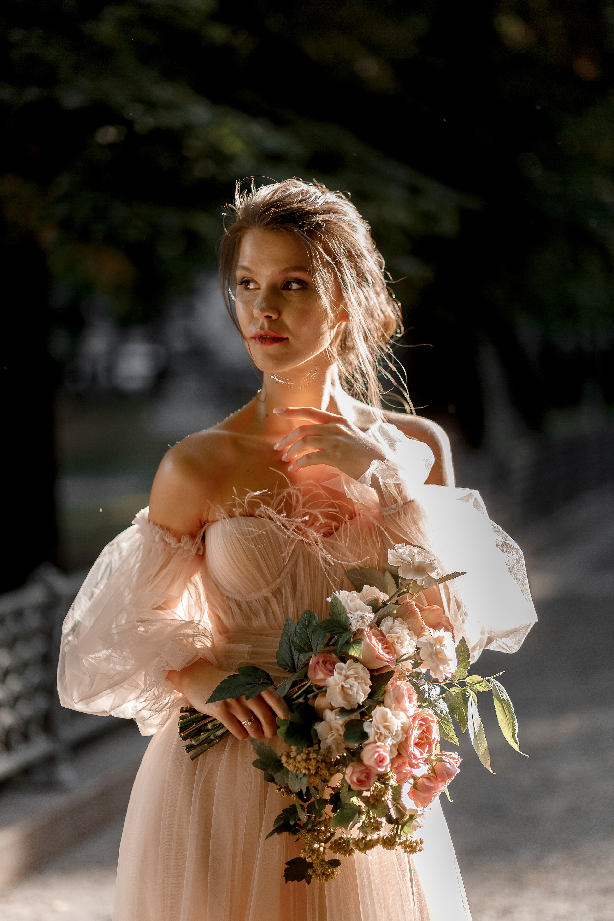 lovestory, свадебная прогулка, фотосессия на крыше, moscow city, патриаршие пруды, патрики, свадебное платье, свадебный фотограф, фотограф на свадьбу, свадебный букет, букет невесты, раменский загс, визажист на свадьбу