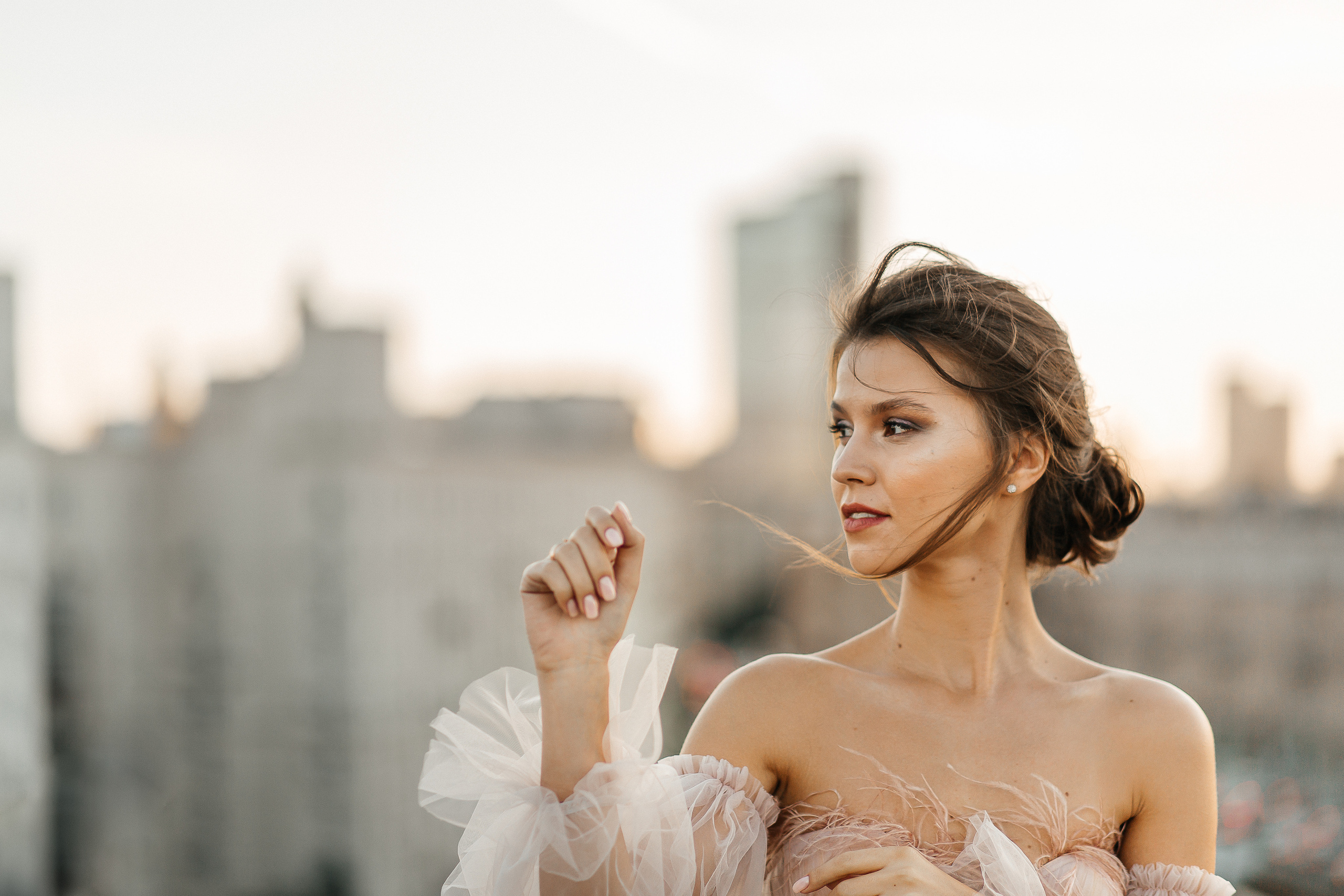 lovestory, свадебная прогулка, фотосессия на крыше, moscow city, патриаршие пруды, патрики, свадебное платье, свадебный фотограф, фотограф на свадьбу, свадебный букет, букет невесты, раменский загс, визажист на свадьбу