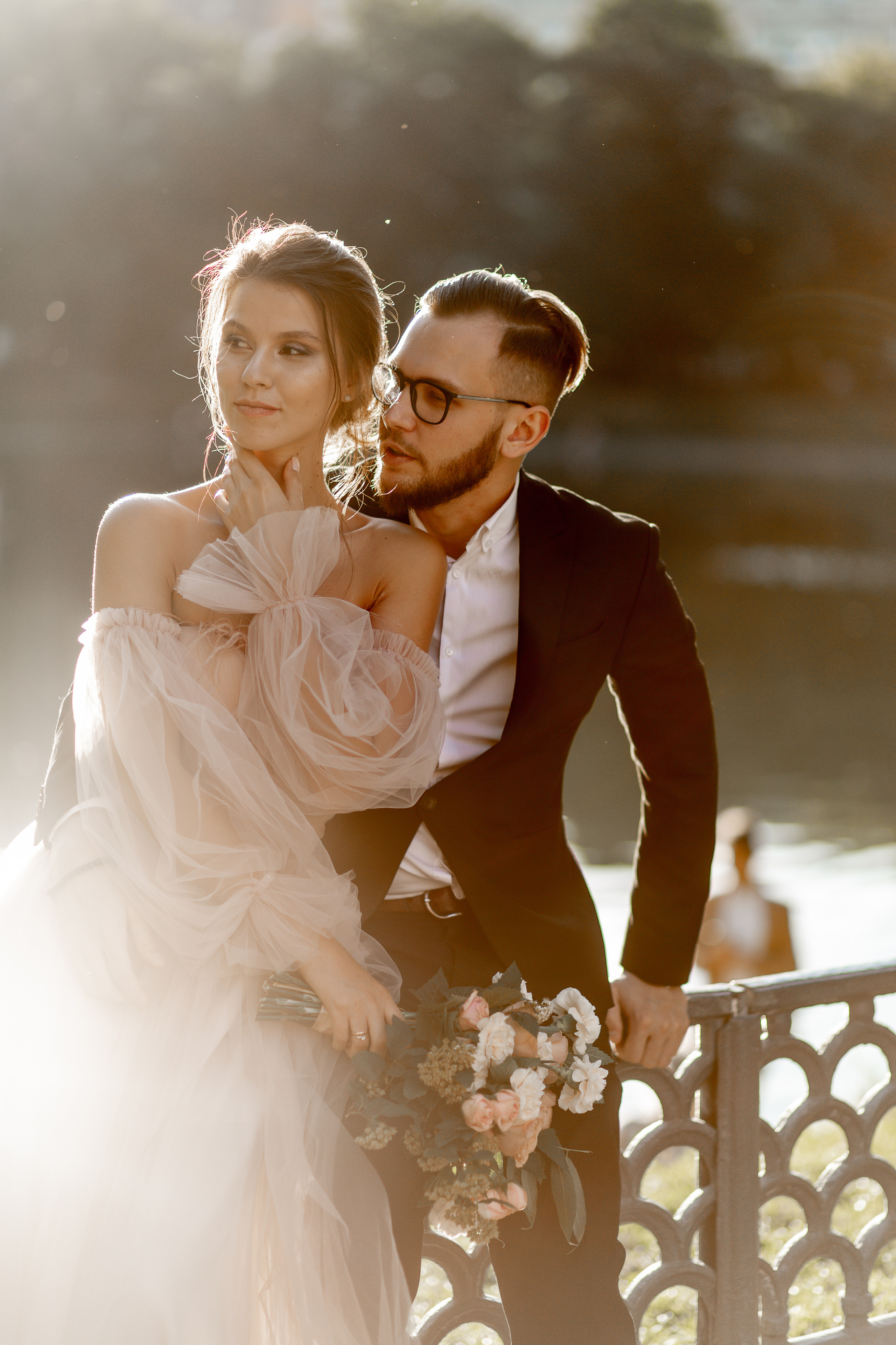 lovestory, свадебная прогулка, фотосессия на крыше, moscow city, патриаршие пруды, патрики, свадебное платье, свадебный фотограф, фотограф на свадьбу, свадебный букет, букет невесты, раменский загс, визажист на свадьбу