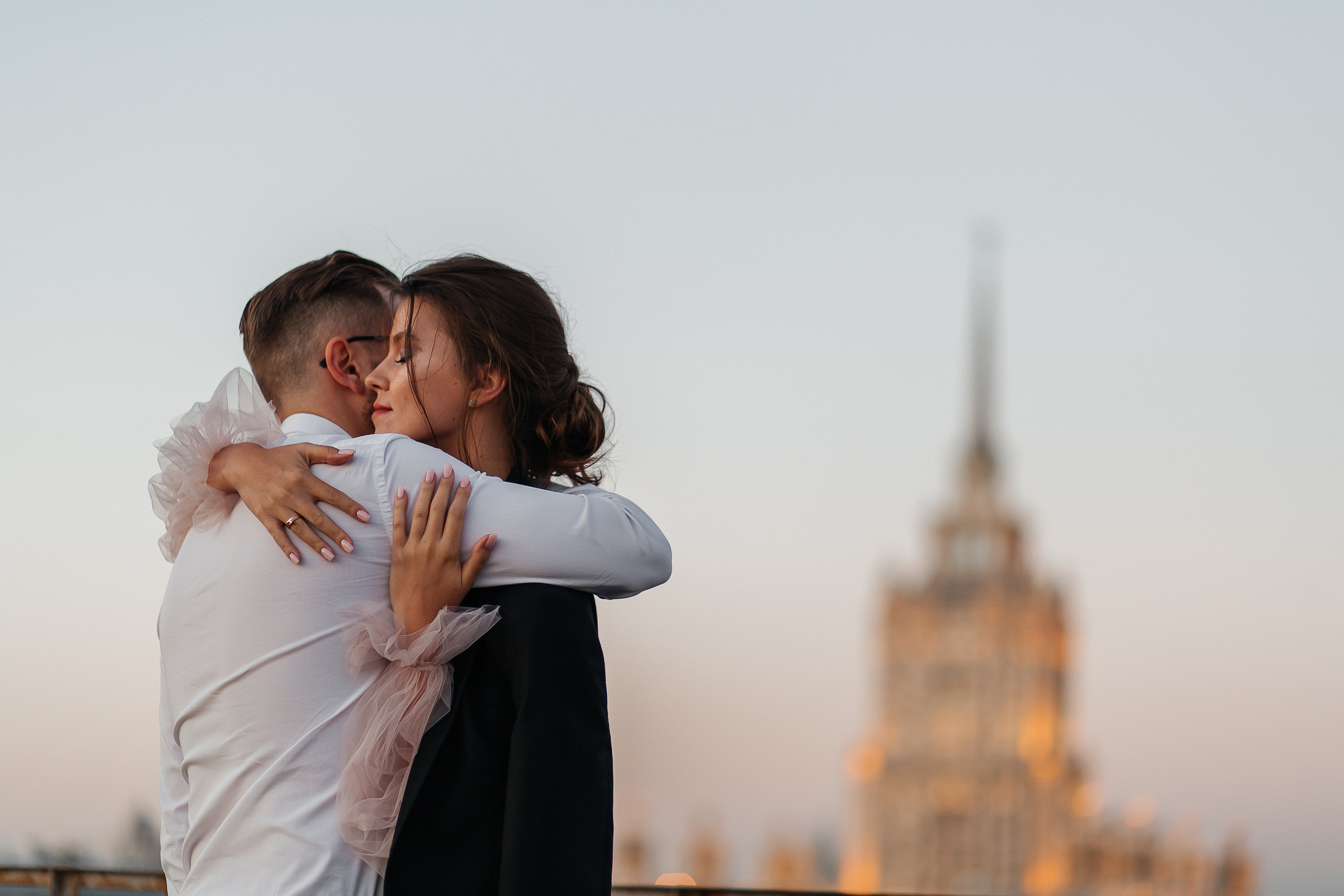 lovestory, свадебная прогулка, фотосессия на крыше, moscow city, патриаршие пруды, патрики, свадебное платье, свадебный фотограф, фотограф на свадьбу, свадебный букет, букет невесты, раменский загс, визажист на свадьбу