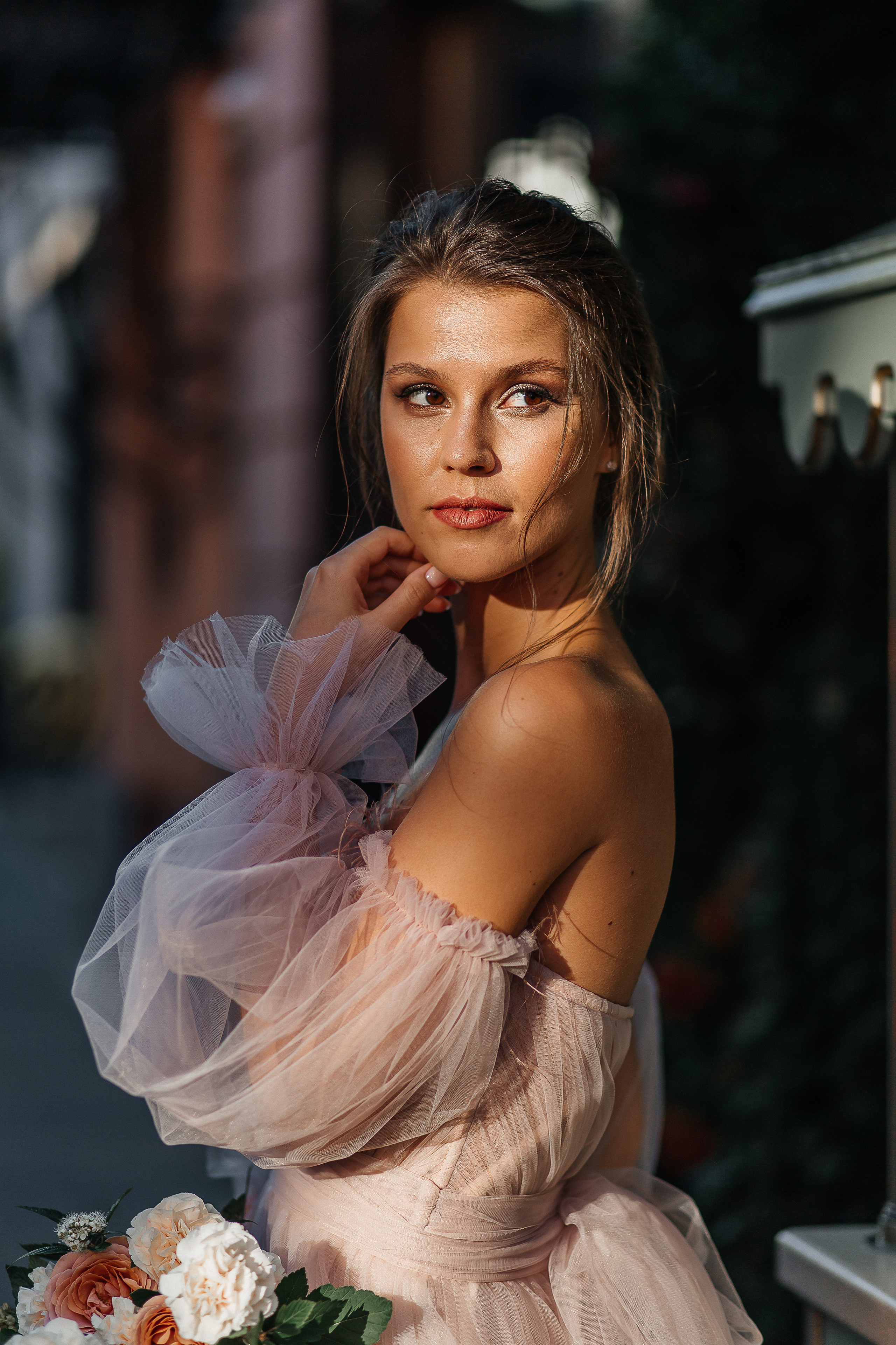 lovestory, свадебная прогулка, фотосессия на крыше, moscow city, патриаршие пруды, патрики, свадебное платье, свадебный фотограф, фотограф на свадьбу, свадебный букет, букет невесты, раменский загс, визажист на свадьбу