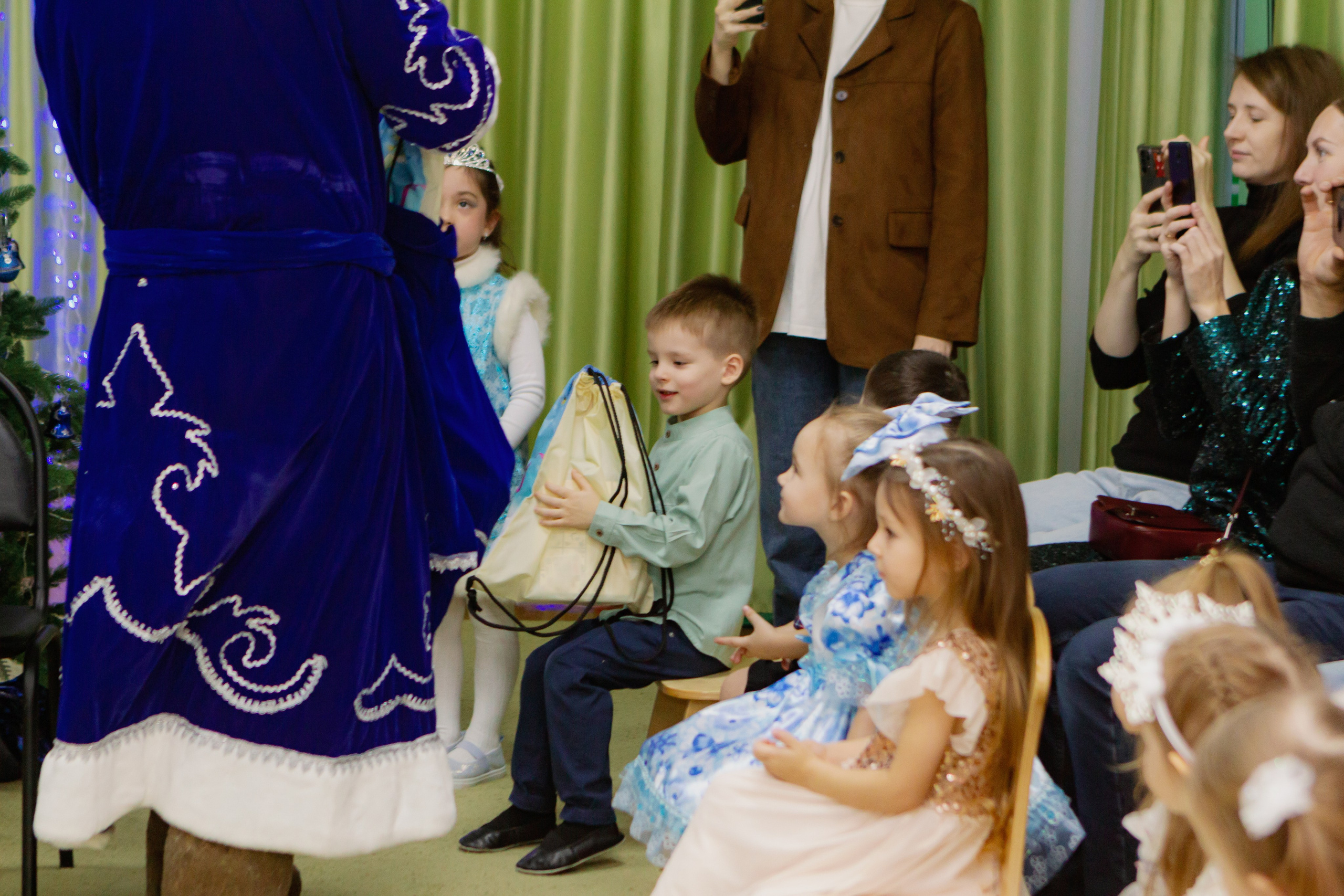 Фотосъёмка новогоднего утренника. Фотограф в Екатеринбурге Пойгина Елена