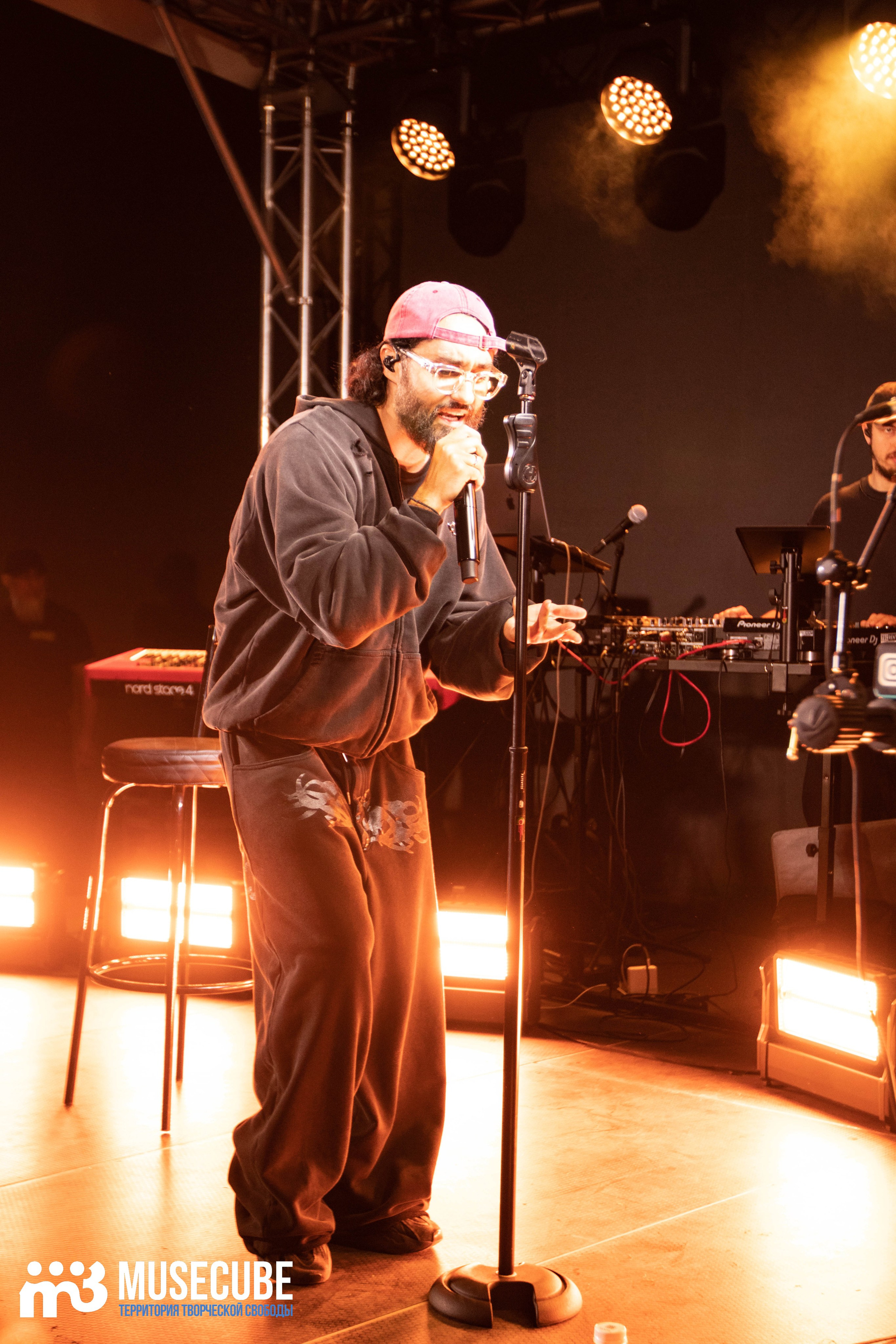 МОТ. Концертный фотограф