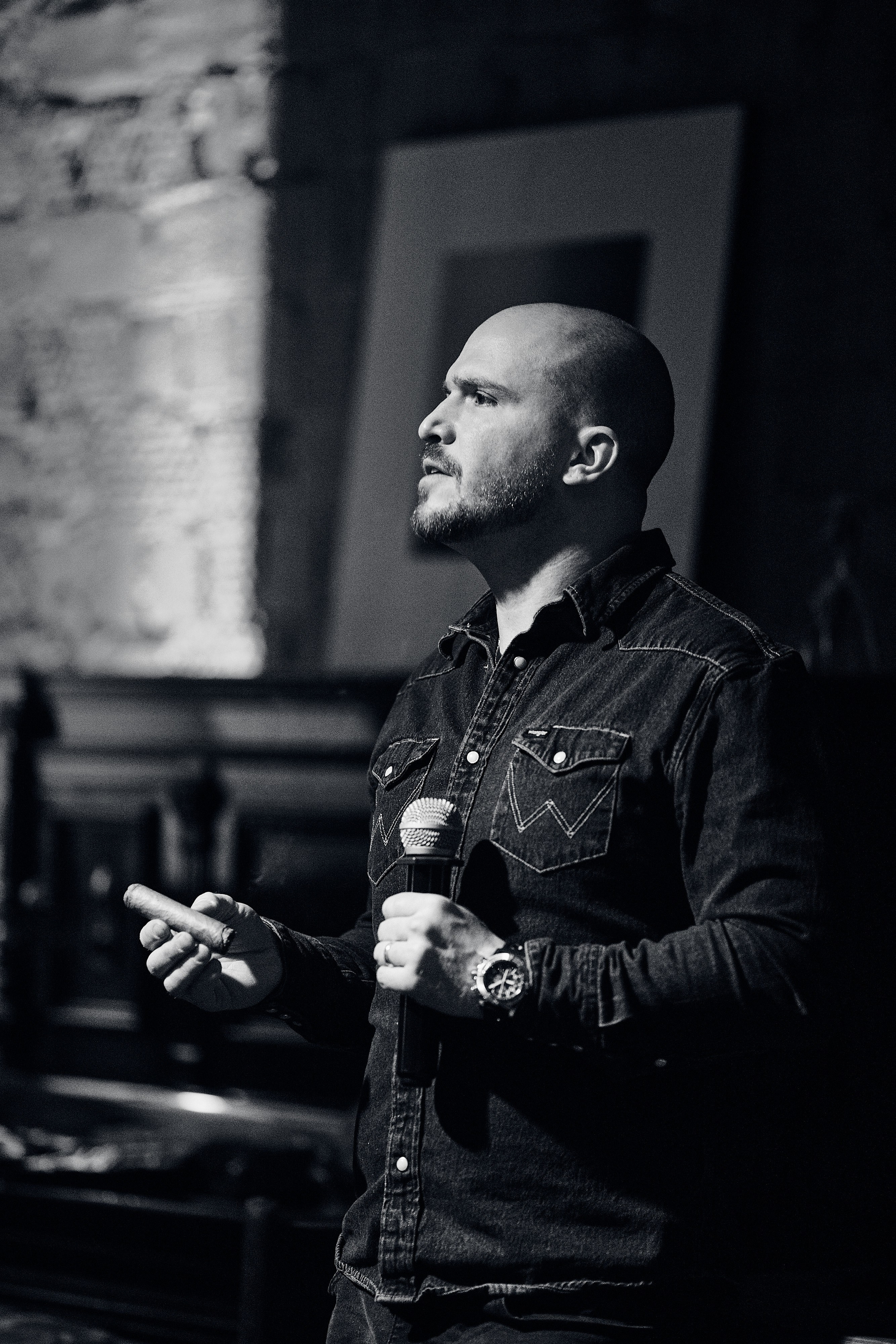 Сигарный клуб на Якиманке. Репортажный фотограф в Москве Константин Дерягин