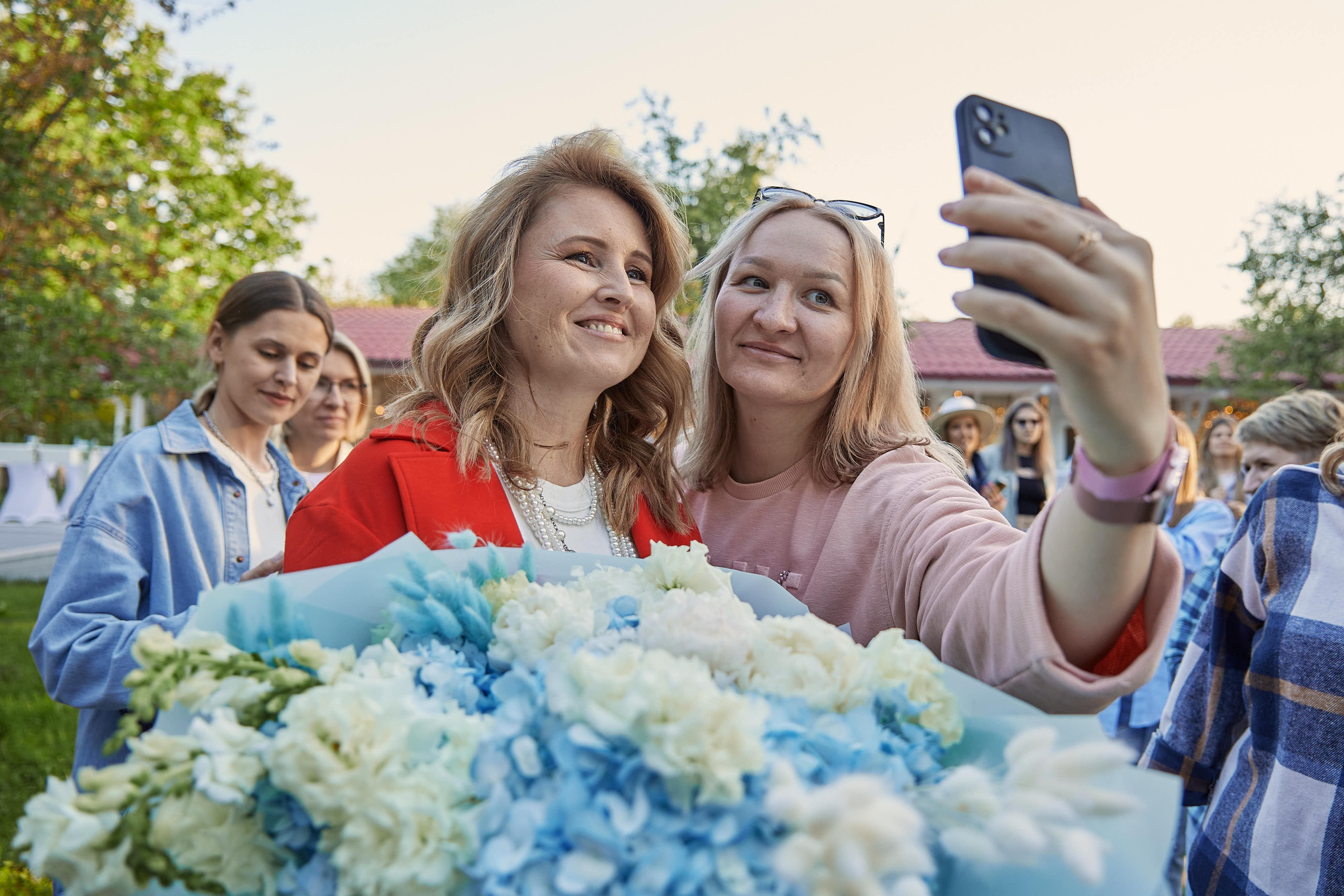 Выпускной Karneeva.online 2024. Репортажный и семейный фотограф Ухова Наталья в Москве