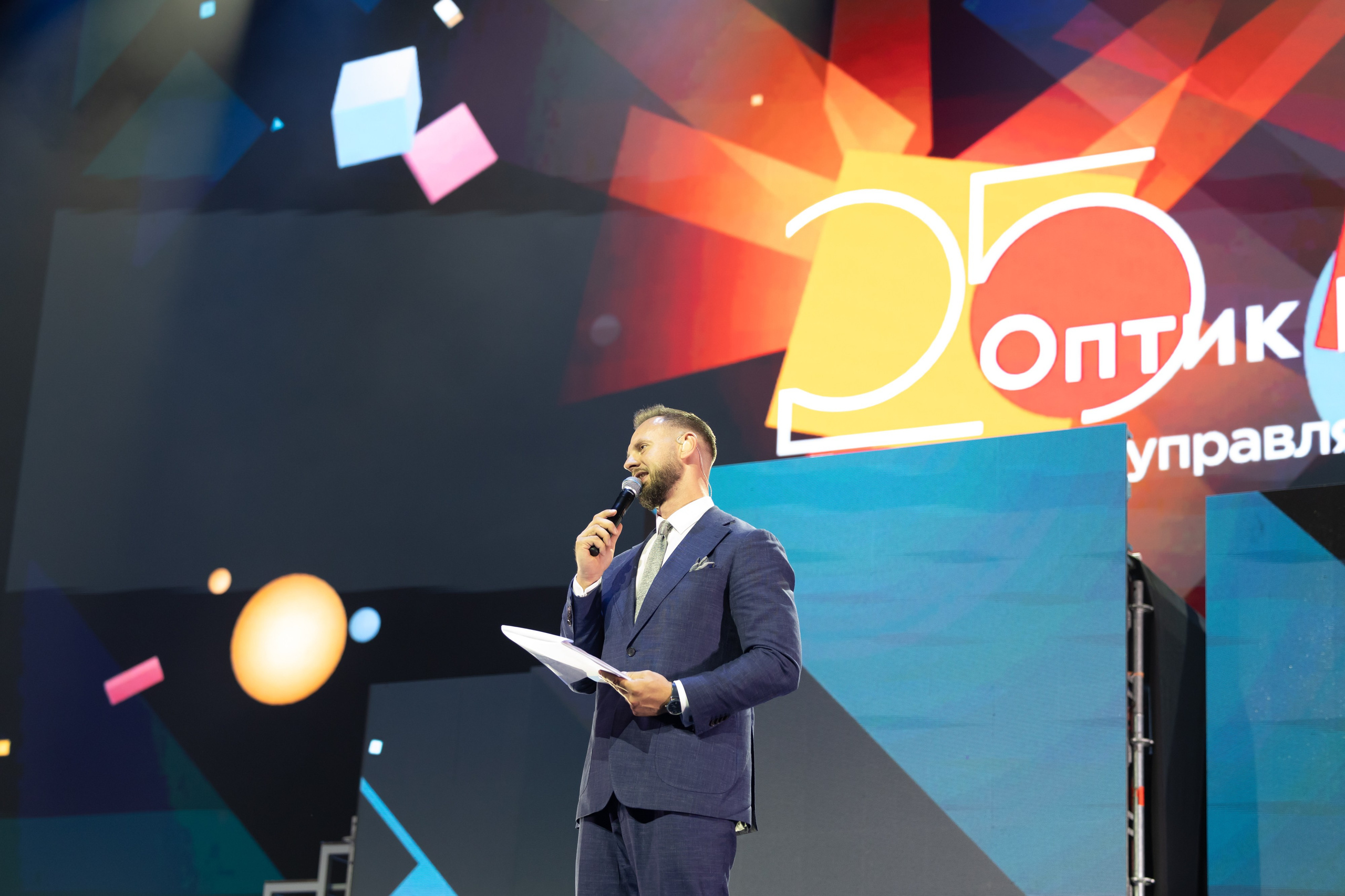 Оптик центр 25 лет. Фотограф свадебный, репортажный, индивидуальный, фото для маркетплейсов, брендов, автосалонов