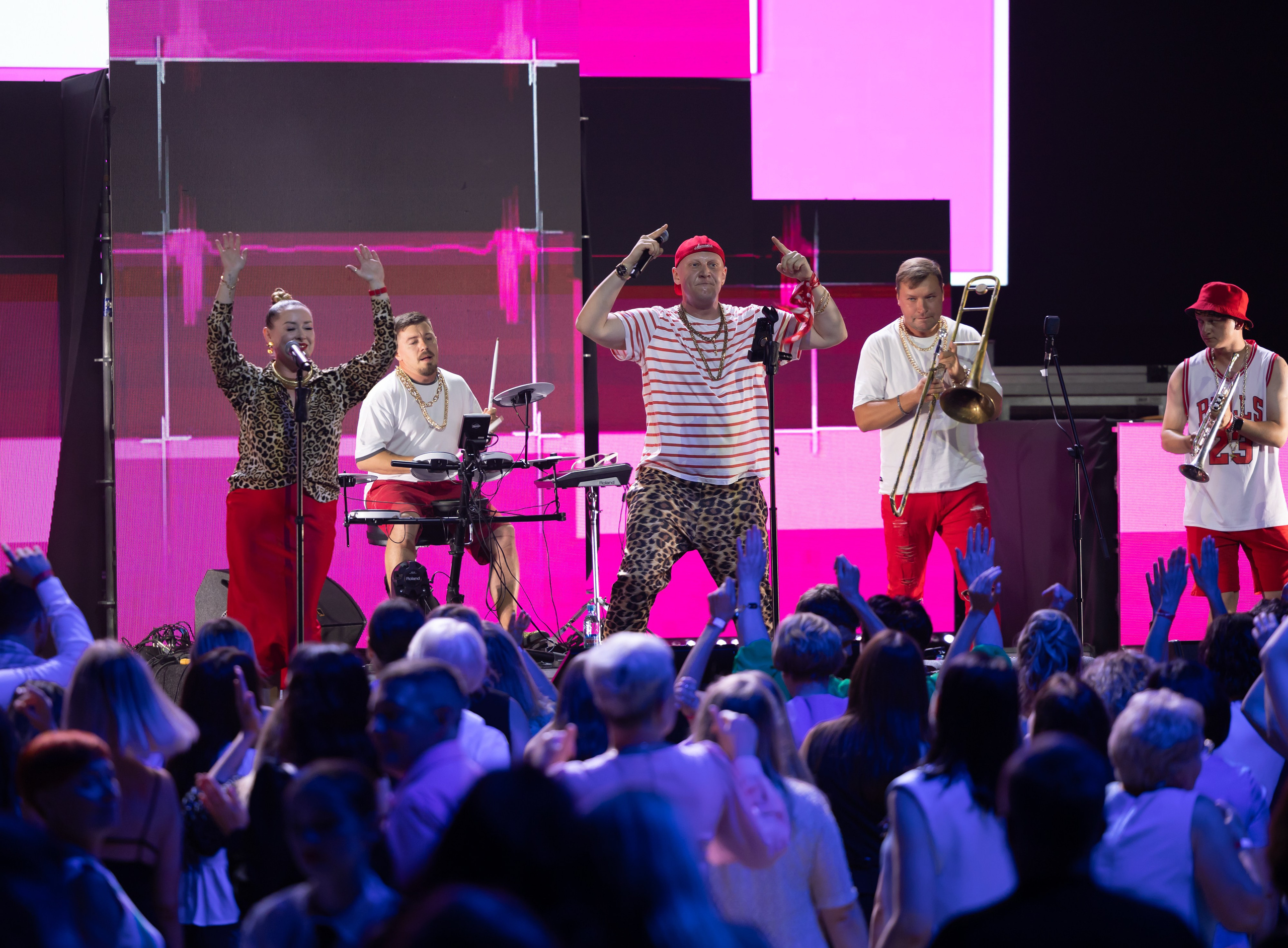 Оптик центр 25 лет. Фотограф свадебный, репортажный, индивидуальный, фото для маркетплейсов, брендов, автосалонов