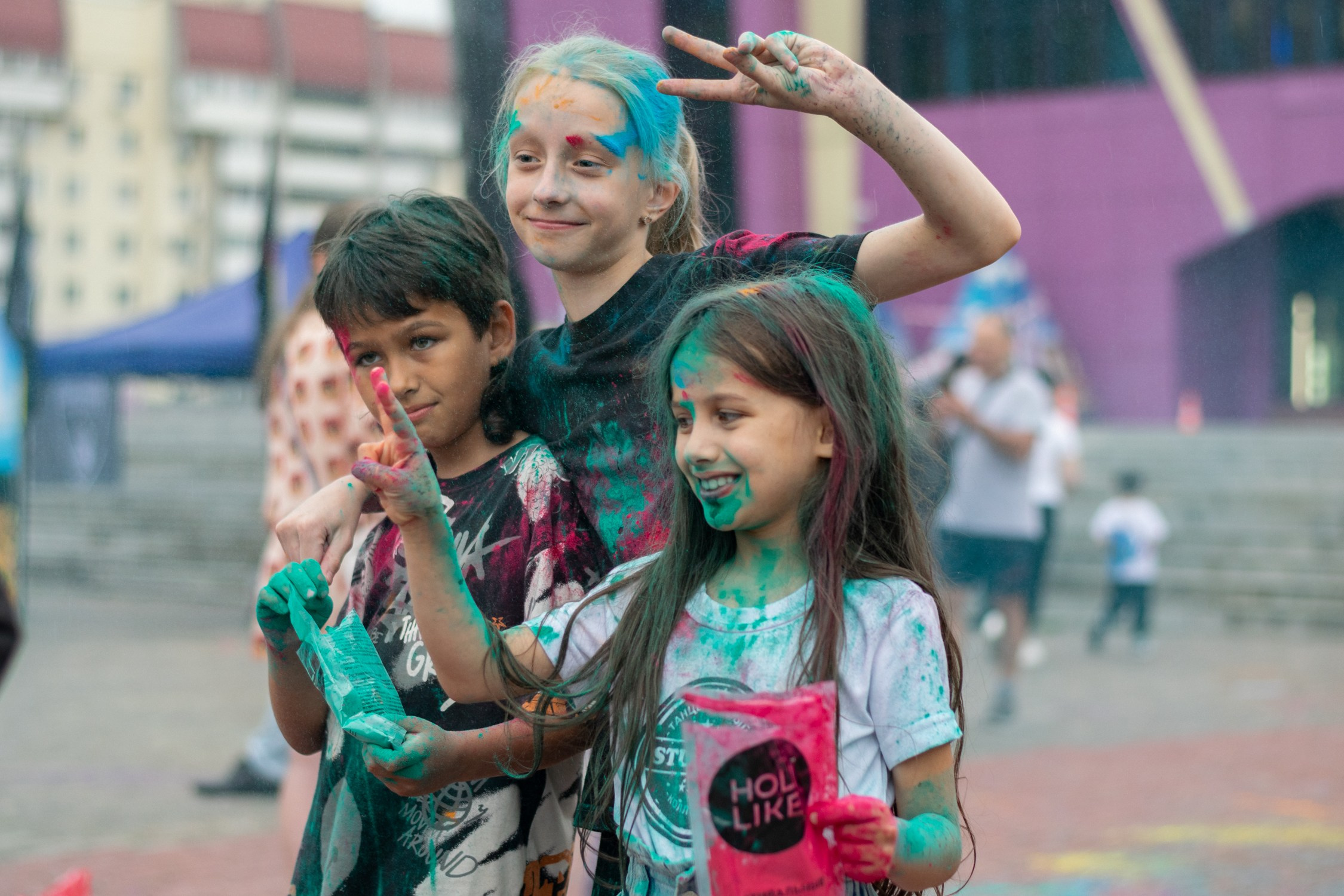 Антон Курдюмов фотограф в Хабаровске Рина Курдюмова фото27 foto27 Антон Дорофеев репортажный репортаж документалист Тони и Рина фотосоздатели День молодежи по-русски Хабаровск кинотеатр