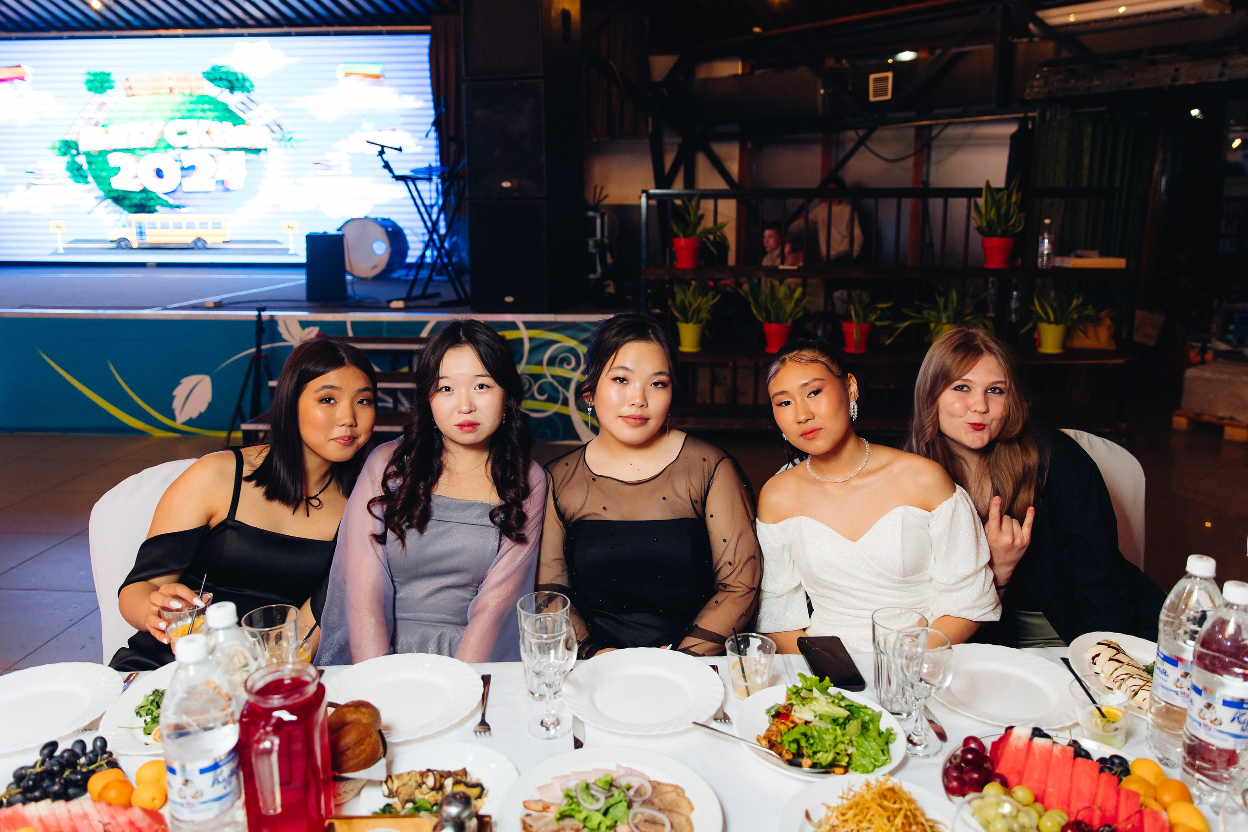 Выпускной вечер. 49 школа. Баран на корове. Свадебный и семейный фотограф в Улан-Удэ