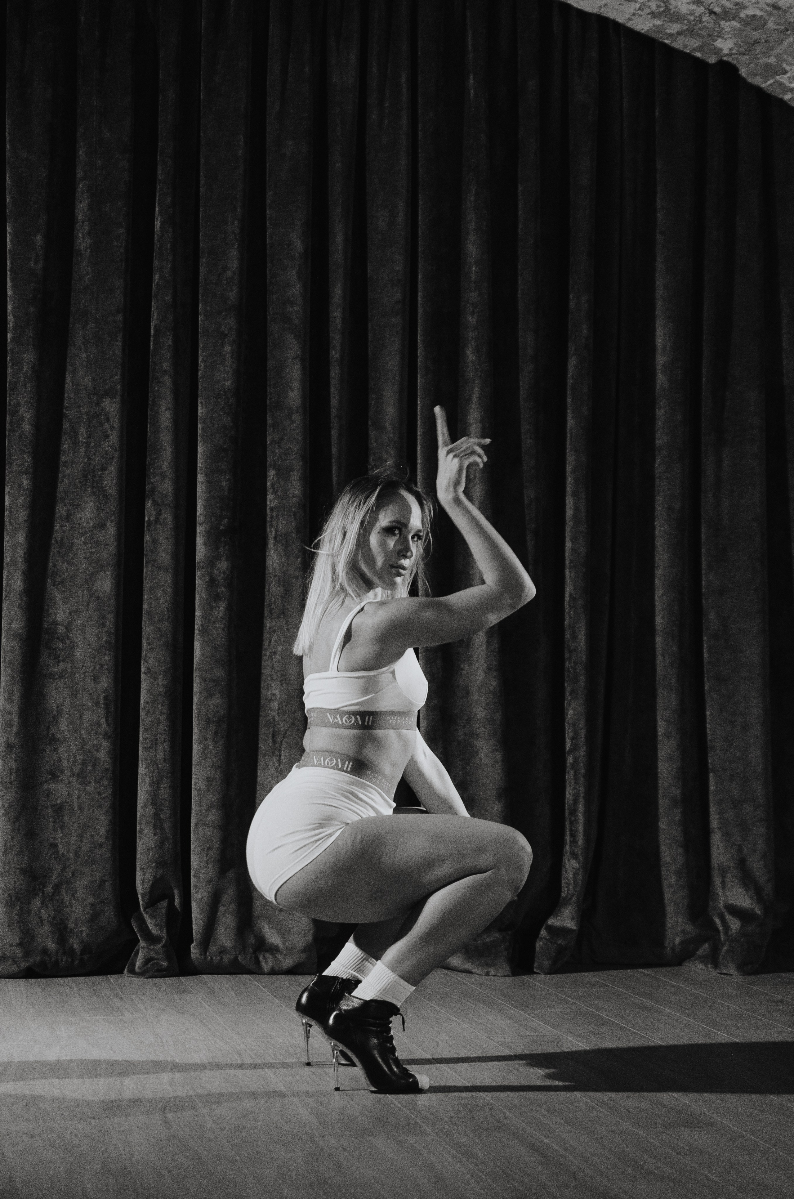 Фото-подглядки с видеосъемки танцевальной команды «Secret». Денисова Аля — фотограф для парных съемок и индивидуальных историй в Барнауле