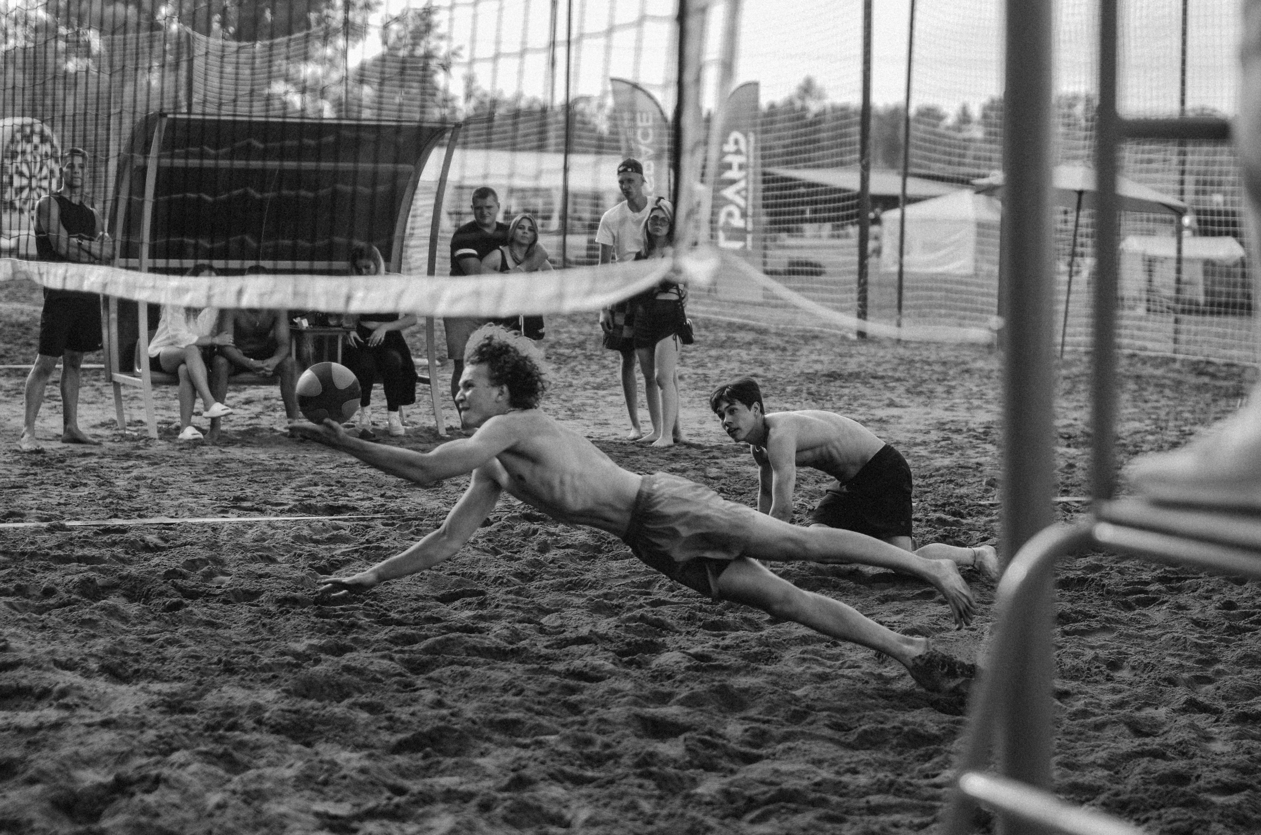 Фестиваль «Грань» 2025. Спортивная площадка. Денисова Аля — фотограф для парных съемок и индивидуальных историй в Барнауле