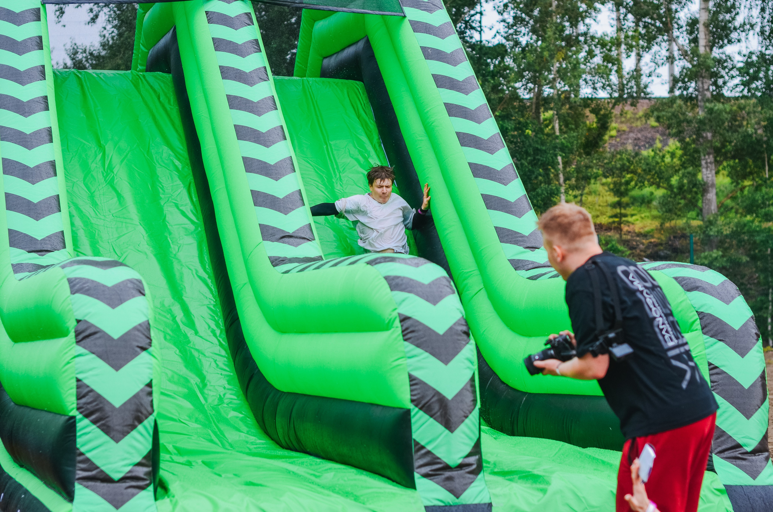 Фестиваль «Грань» 2025. Спортивная площадка. Денисова Аля — фотограф для парных съемок и индивидуальных историй в Барнауле