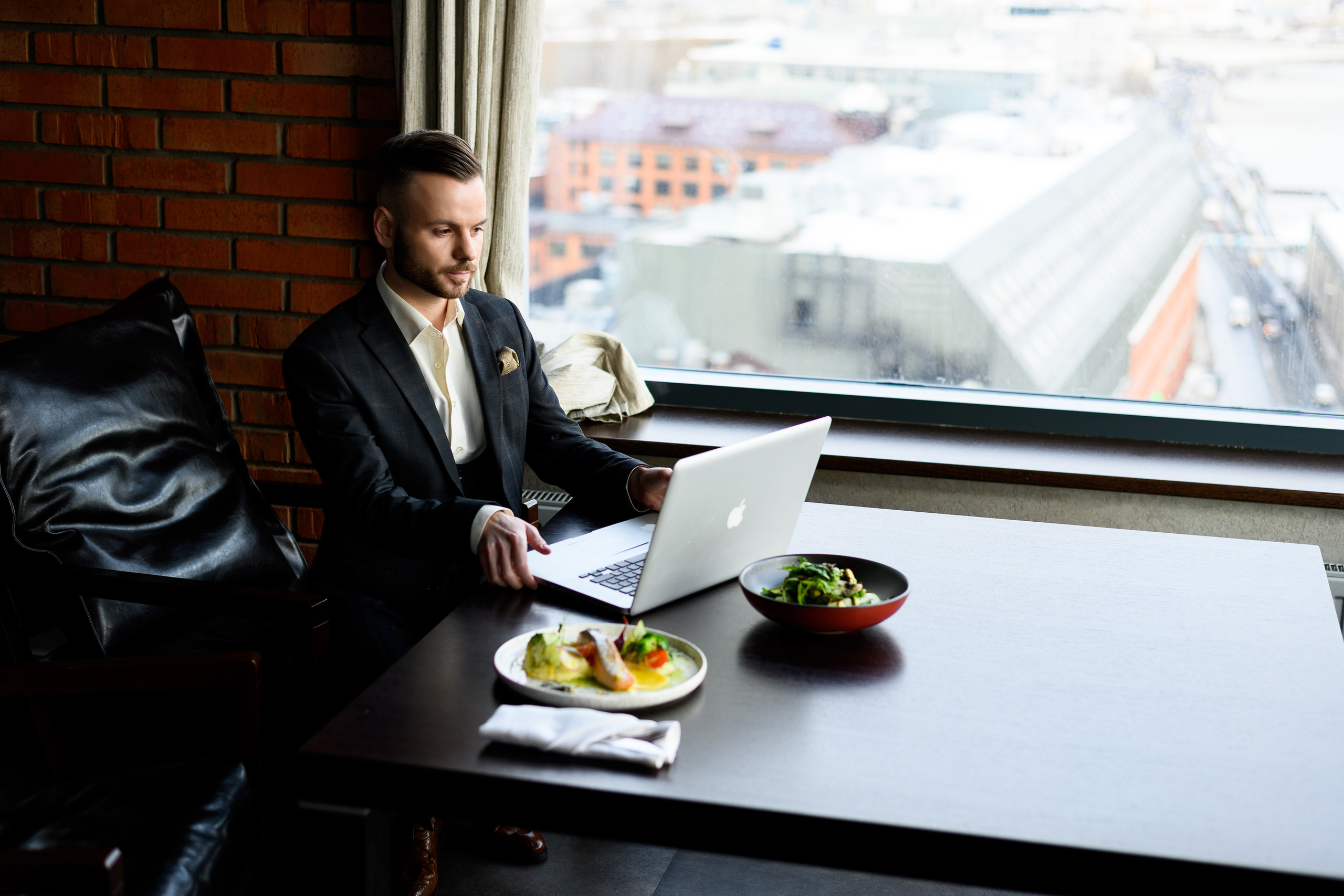 Бизнес завтрак. Свадебный и семейный фотограф Максим Сорокин