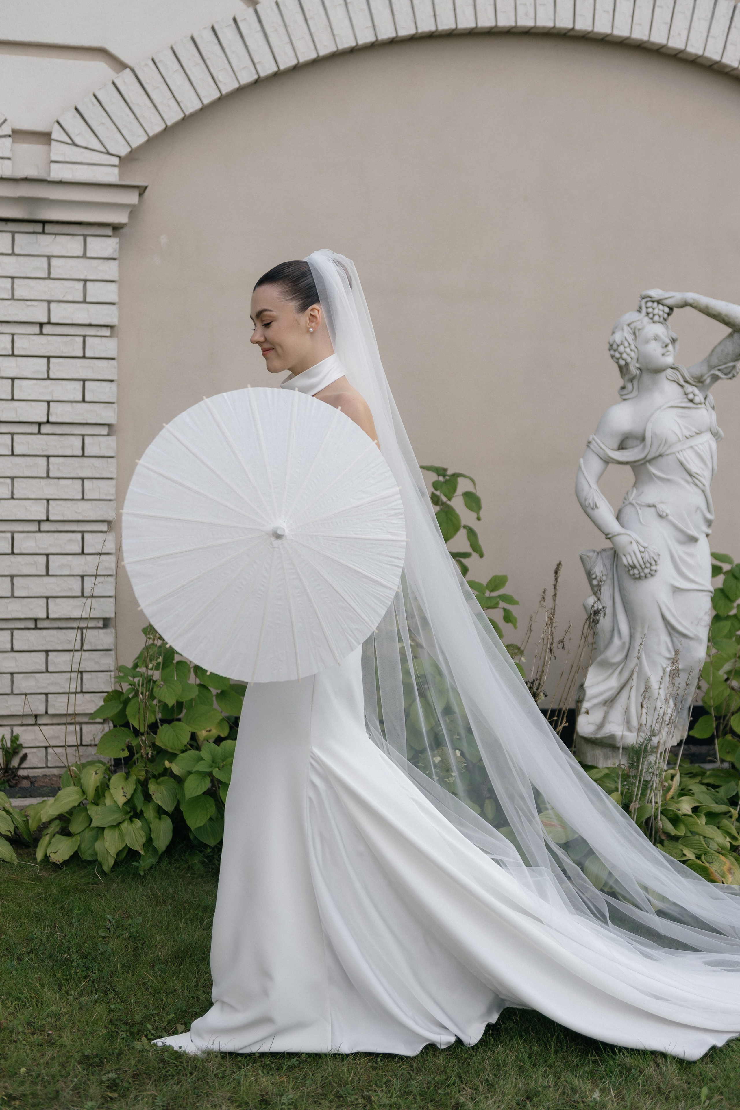 Wedding day in VERSAL PARK. Wedding PHOTOGRAPHER Andrew Vnukov