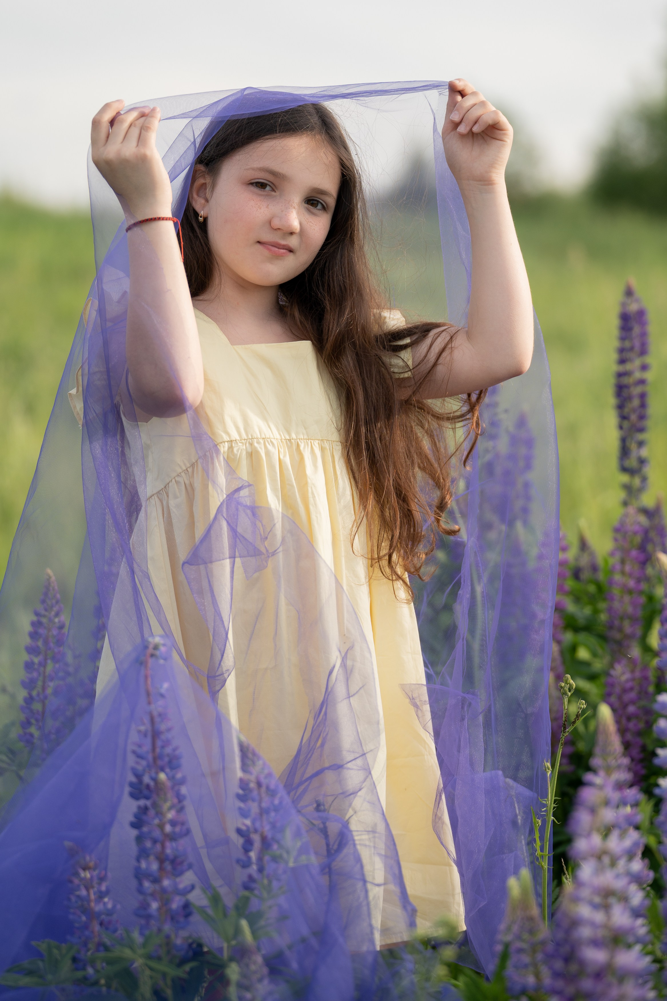 Детская фотосессия в люпинах. Портретный фотограф Олеся Владимирова в Москве