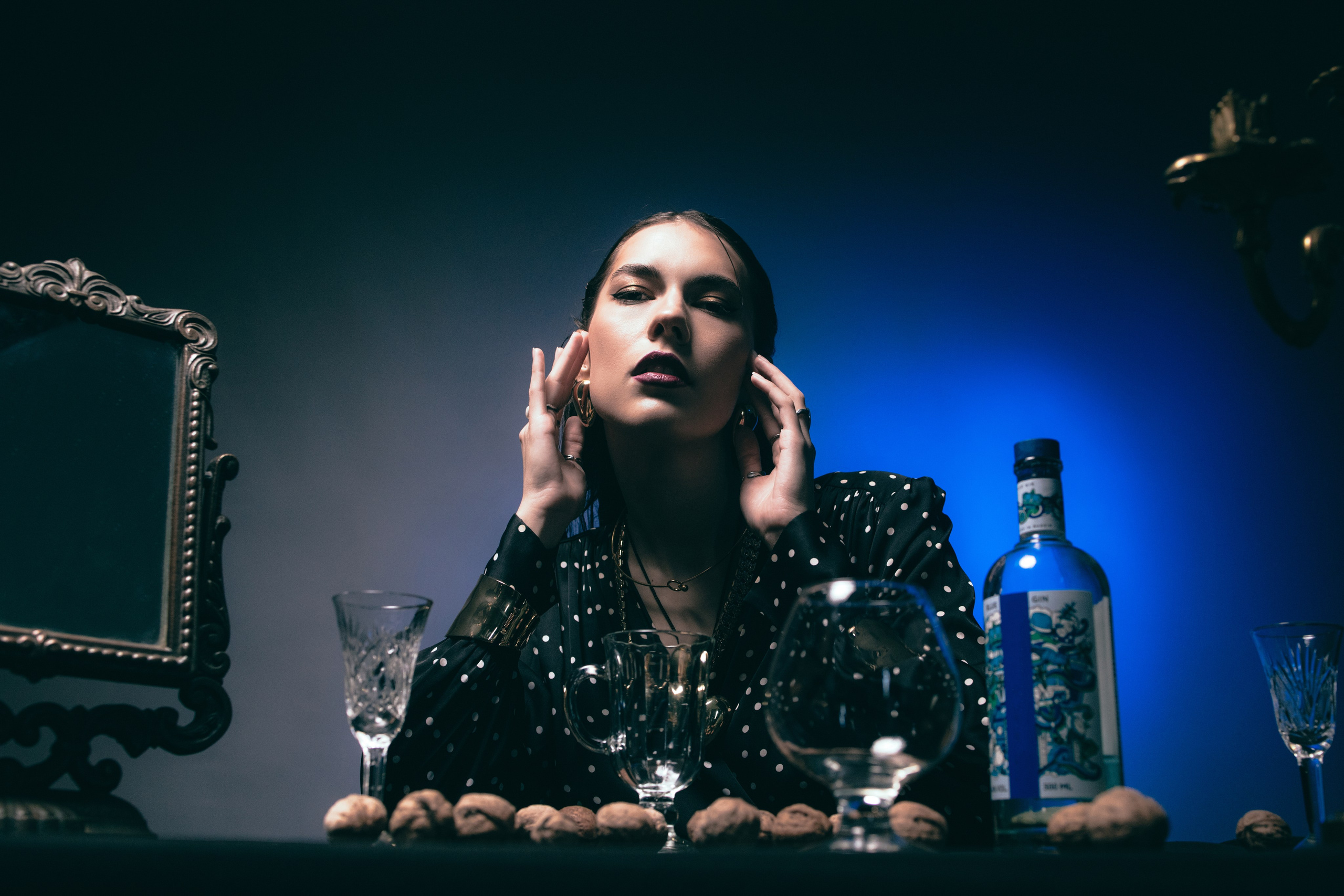 Девушка на берегу