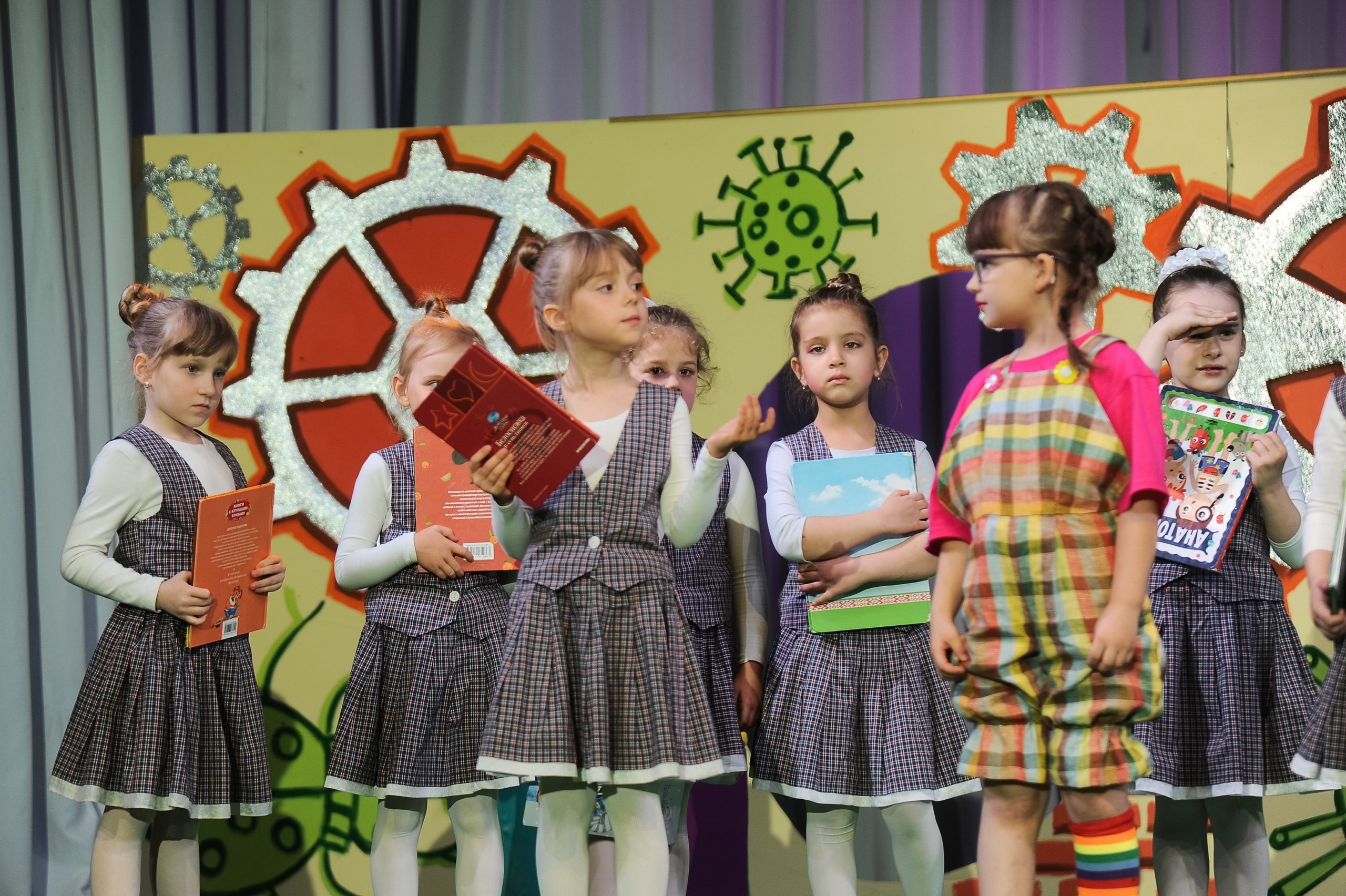 Выпускной 2025, детский центр «Самовар». Фотограф Олег Юршевич Солигорск Минск