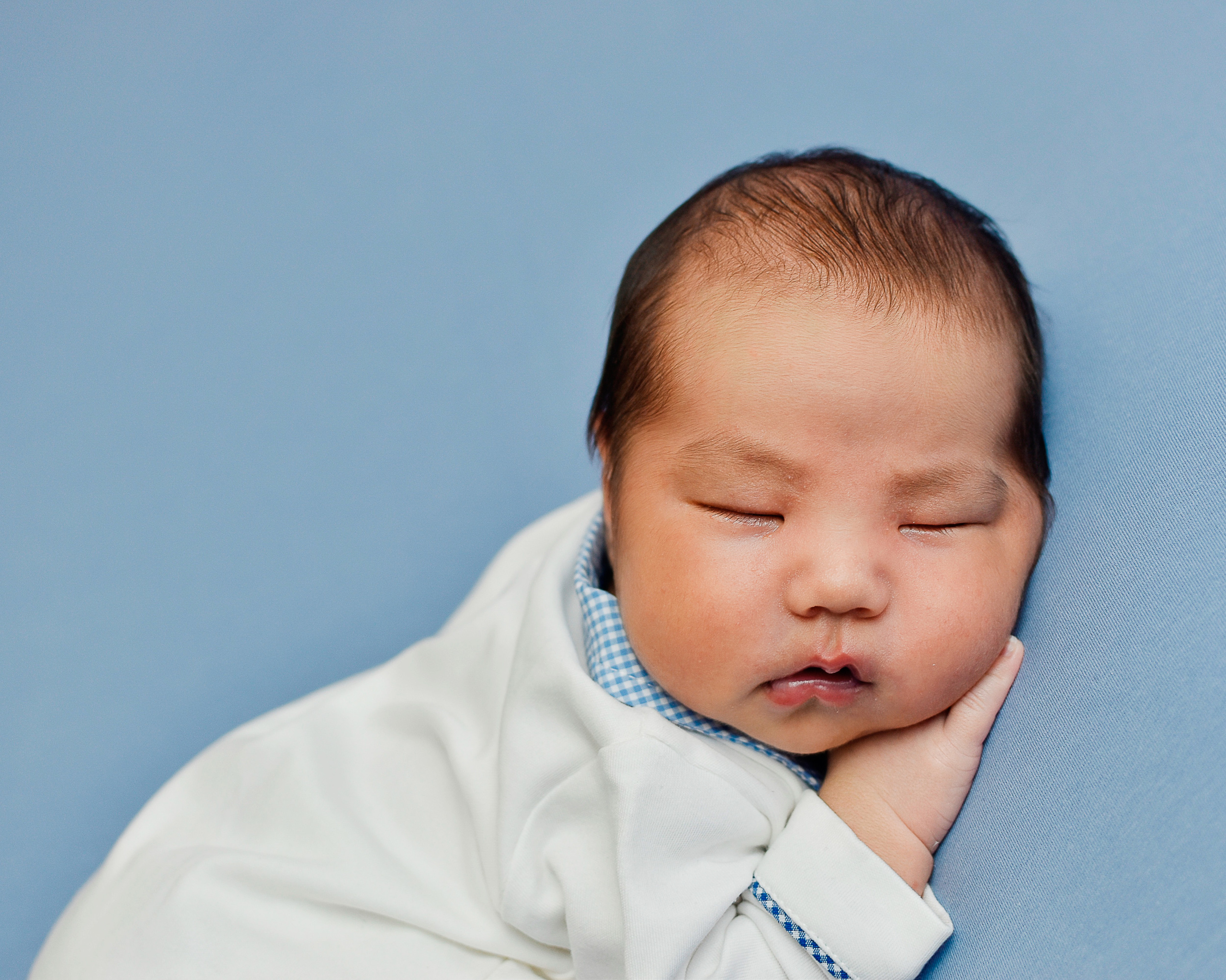 Фотосессия маленького принца. Семейный и ньюборн фотограф в Шымкенте Алина Ертаевна