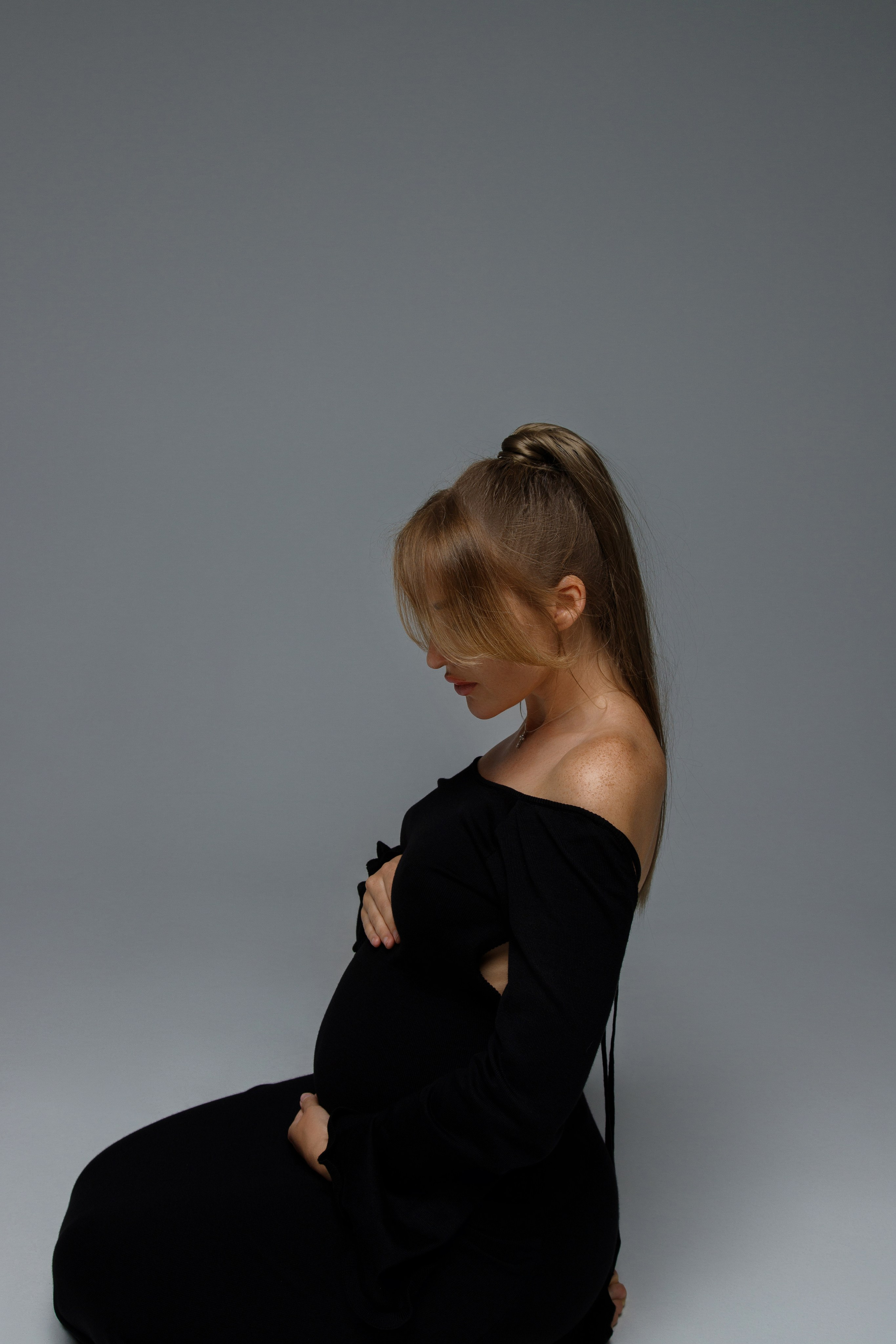 Фотосессия беременности в фотостудии Лофт 13. Фотограф Александра Сыщенко