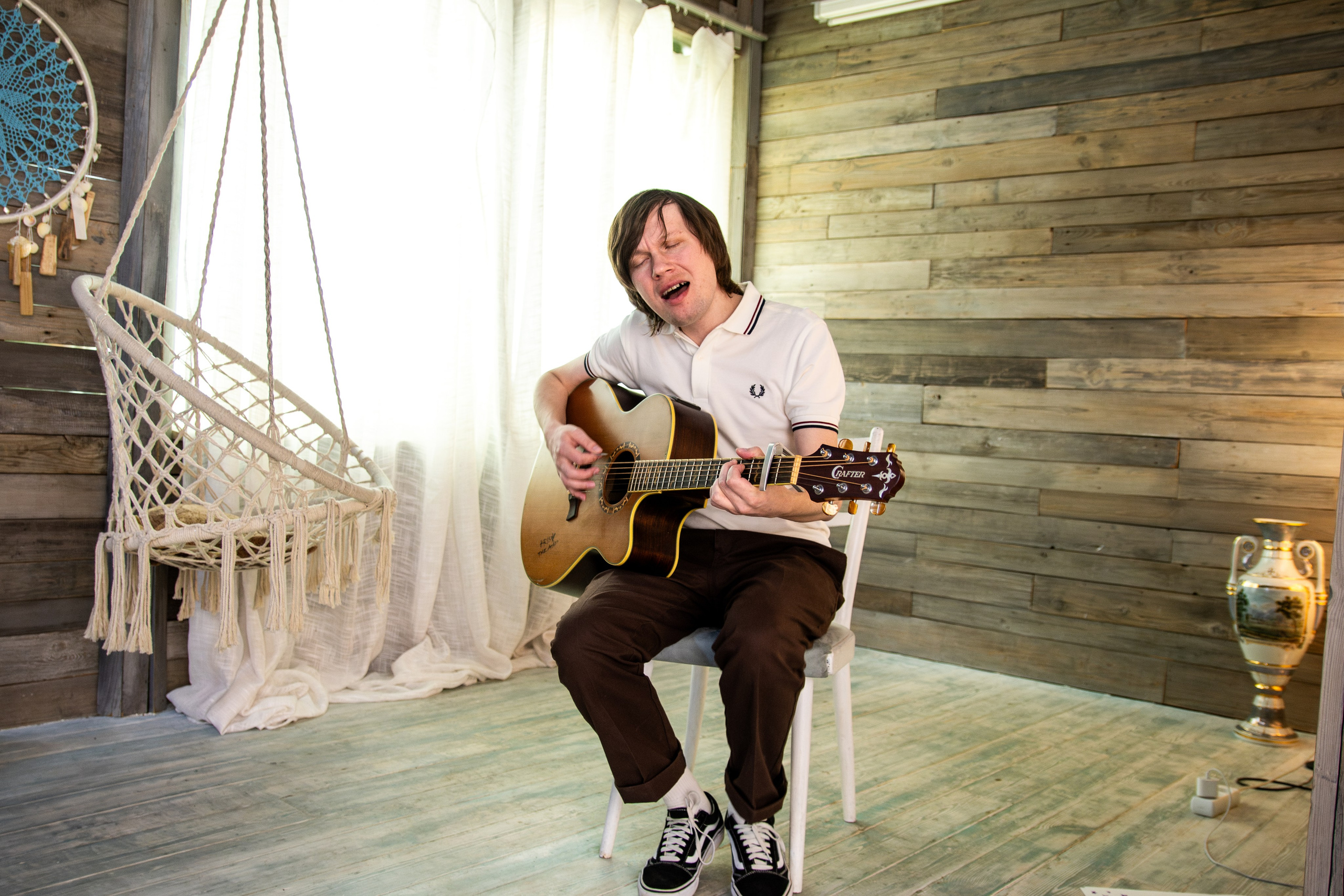 Музыкально-поэтический перфоманс на некорпоративе «Мы больше этой суеты». Репортажный фотограф в Москве Legiodot