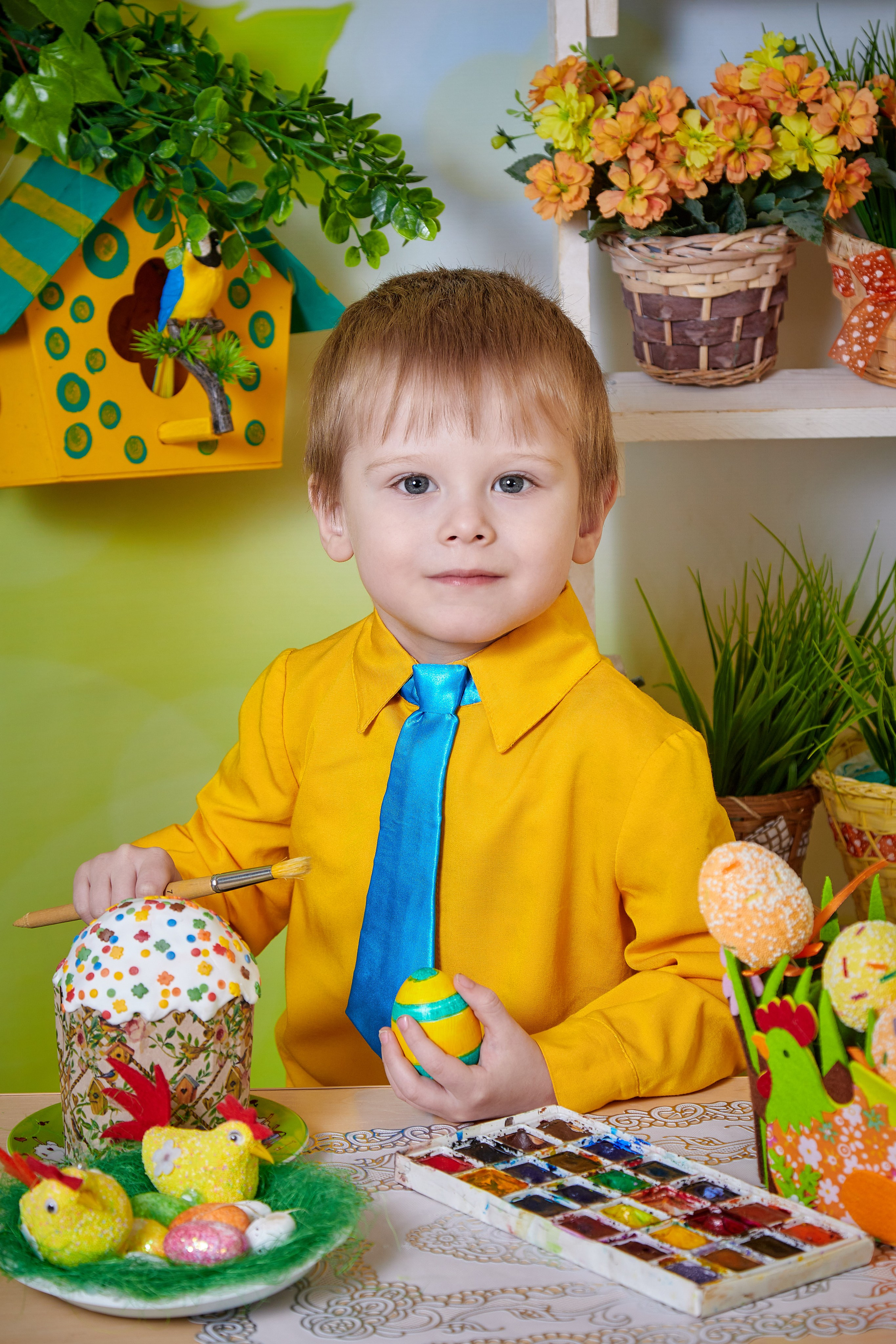 Красим яйца. Детская выездная фотостудия