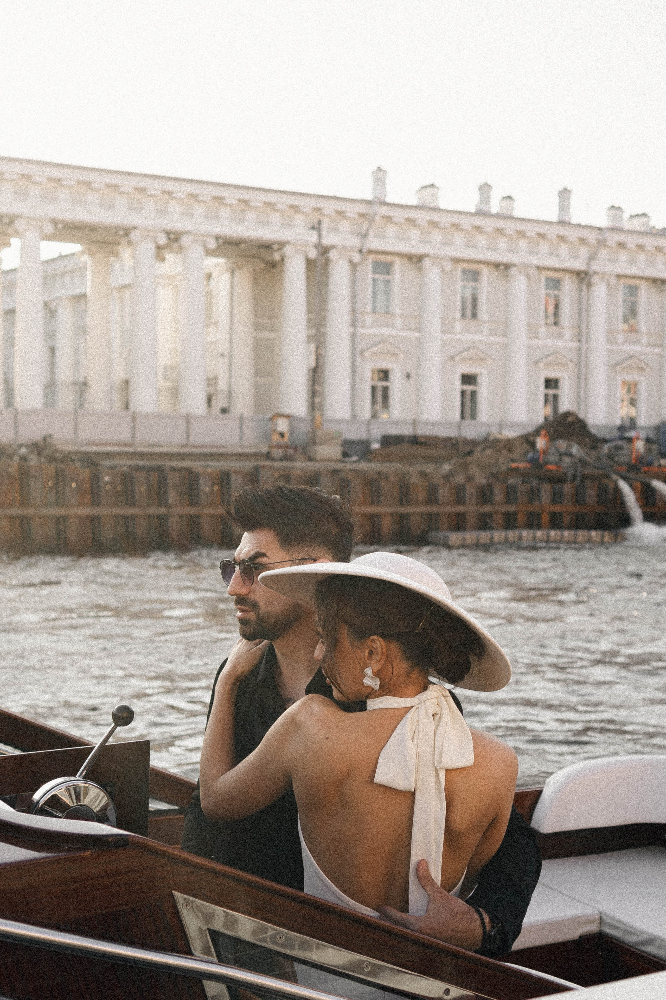 СВАДЕНБНАЯ СЬЕМКА НА КАТЕРЕ ПО КАНАЛАМ САНКТ-ПЕТЕРБУРГА И В АКВАТОРИИ НЕВЫ. Профессиональный фотограф, Санкт-Петербург — Виктория Богомолова