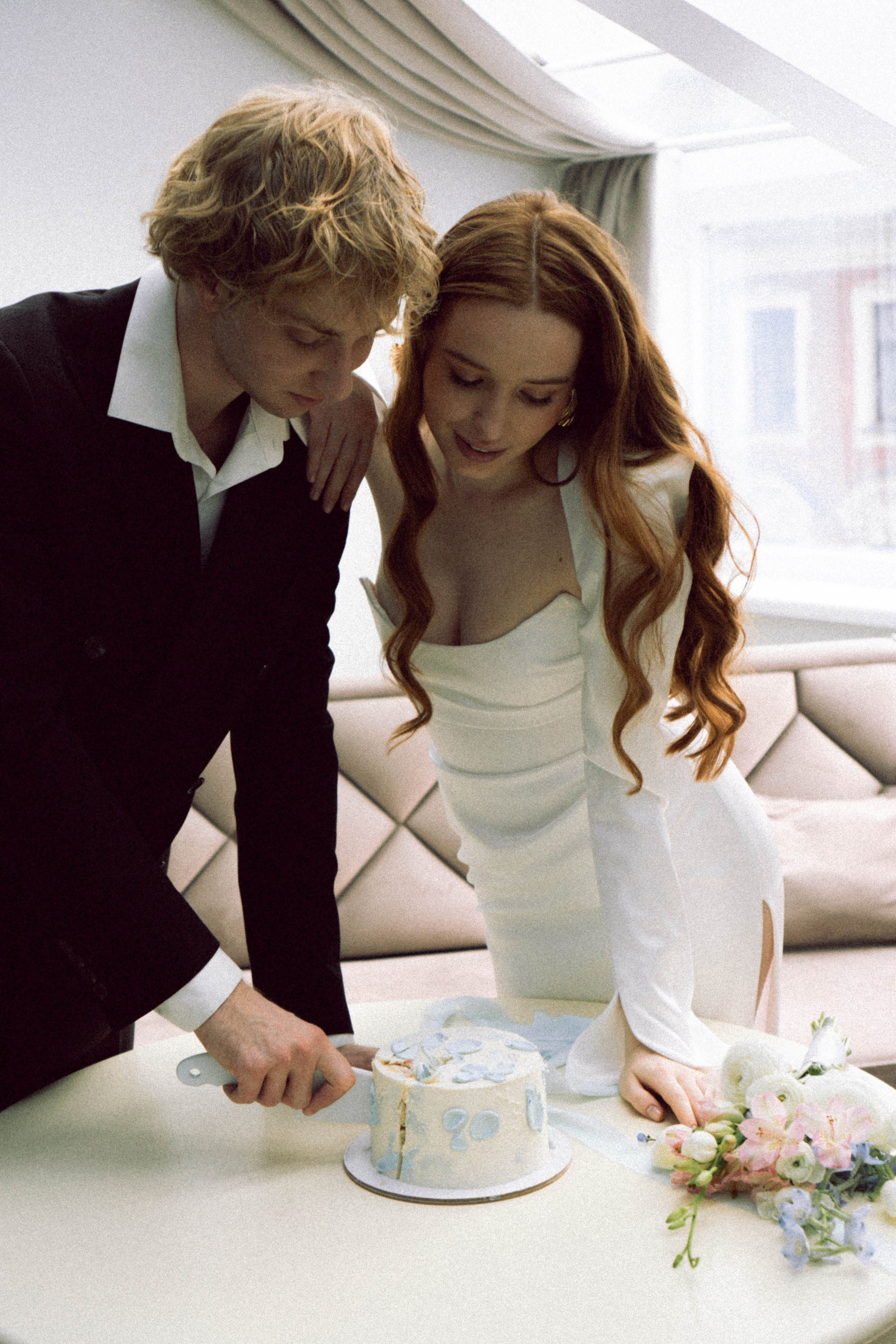 СВАДЕБНАЯ СЬЕМКА В ОТЕЛЕ. СБОРЫ ЖЕНИХА И НЕВЕСТЫ И ТАКЖЕ ТОР И ПОДГОТОВКА К ПРОГУЛКЕ. Профессиональный фотограф, Санкт-Петербург — Виктория Богомолова