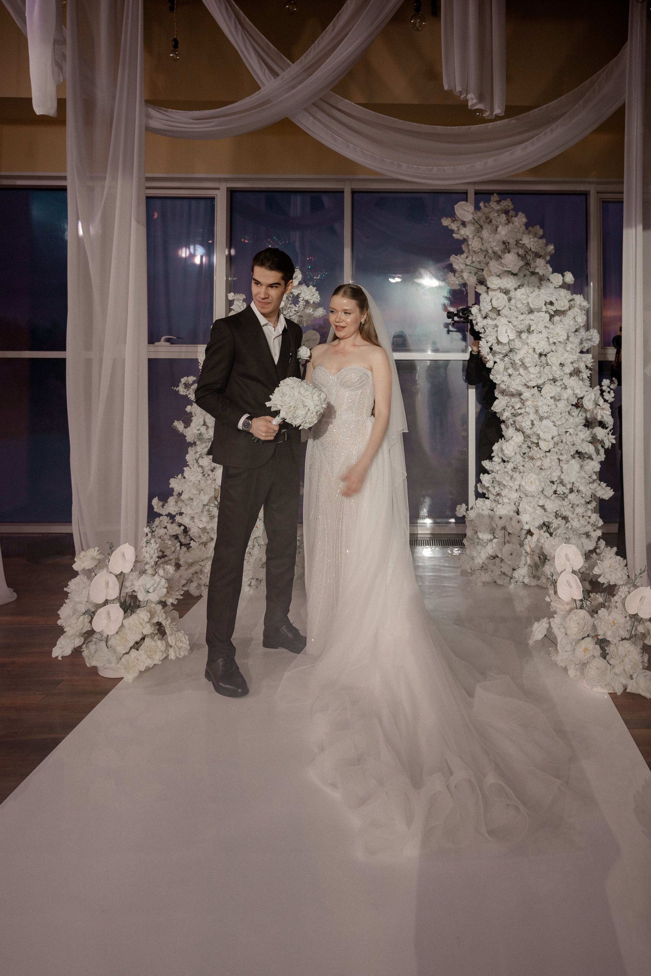 СВАДЕБНАЯ СЬЕМКА СБОРОВ В ОТЕЛЕ И ВЫЕЗД НА ЦЕРЕМОНИЮ (СНЯТО В СИБИРЕ В НИЖНЕВАРТОВСКЕ). Профессиональный фотограф, Санкт-Петербург — Виктория Богомолова