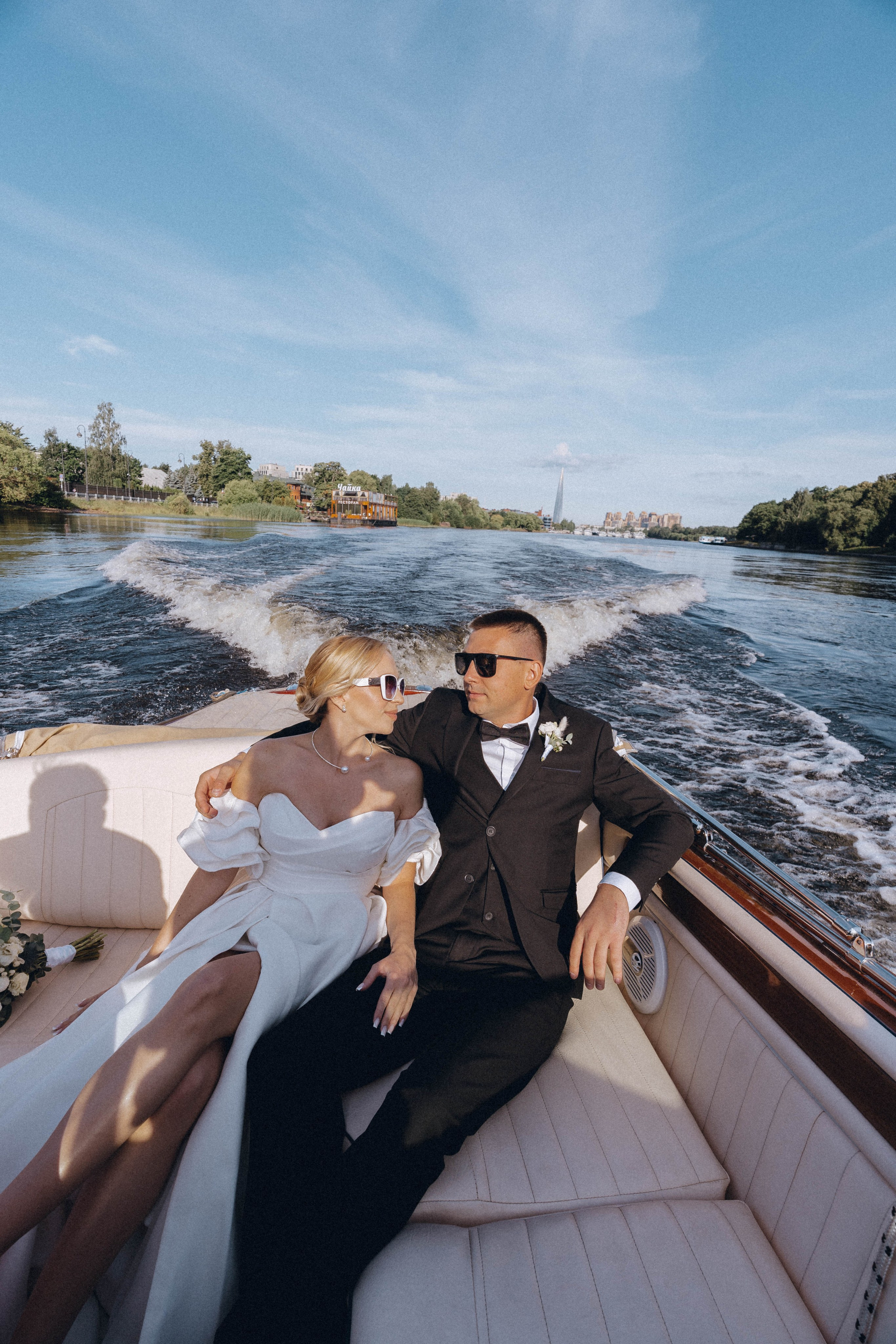 СВАДЕНБНАЯ СЬЕМКА НА КАТЕРЕ ПО КАНАЛАМ САНКТ-ПЕТЕРБУРГА И В АКВАТОРИИ НЕВЫ. Профессиональный фотограф, Санкт-Петербург — Виктория Богомолова