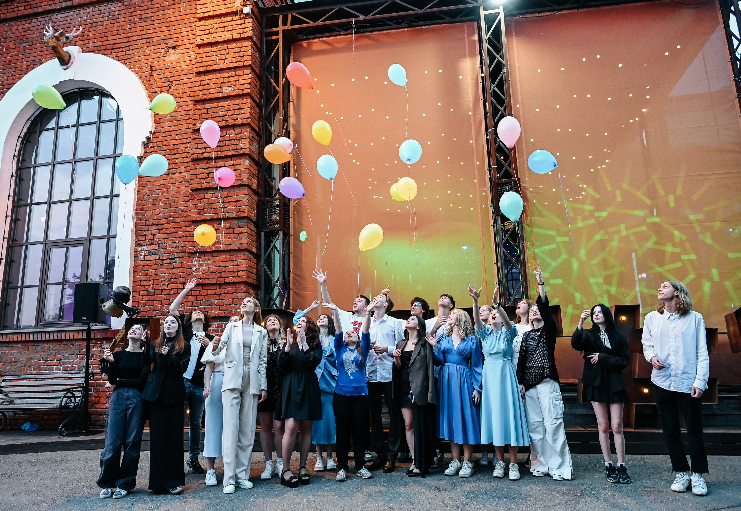 Выпускной «Золотые мечты». Лофт № 2. Фотограф Арина Агапова. Подольск, Москва https://arinafoto.wfolio.pro/