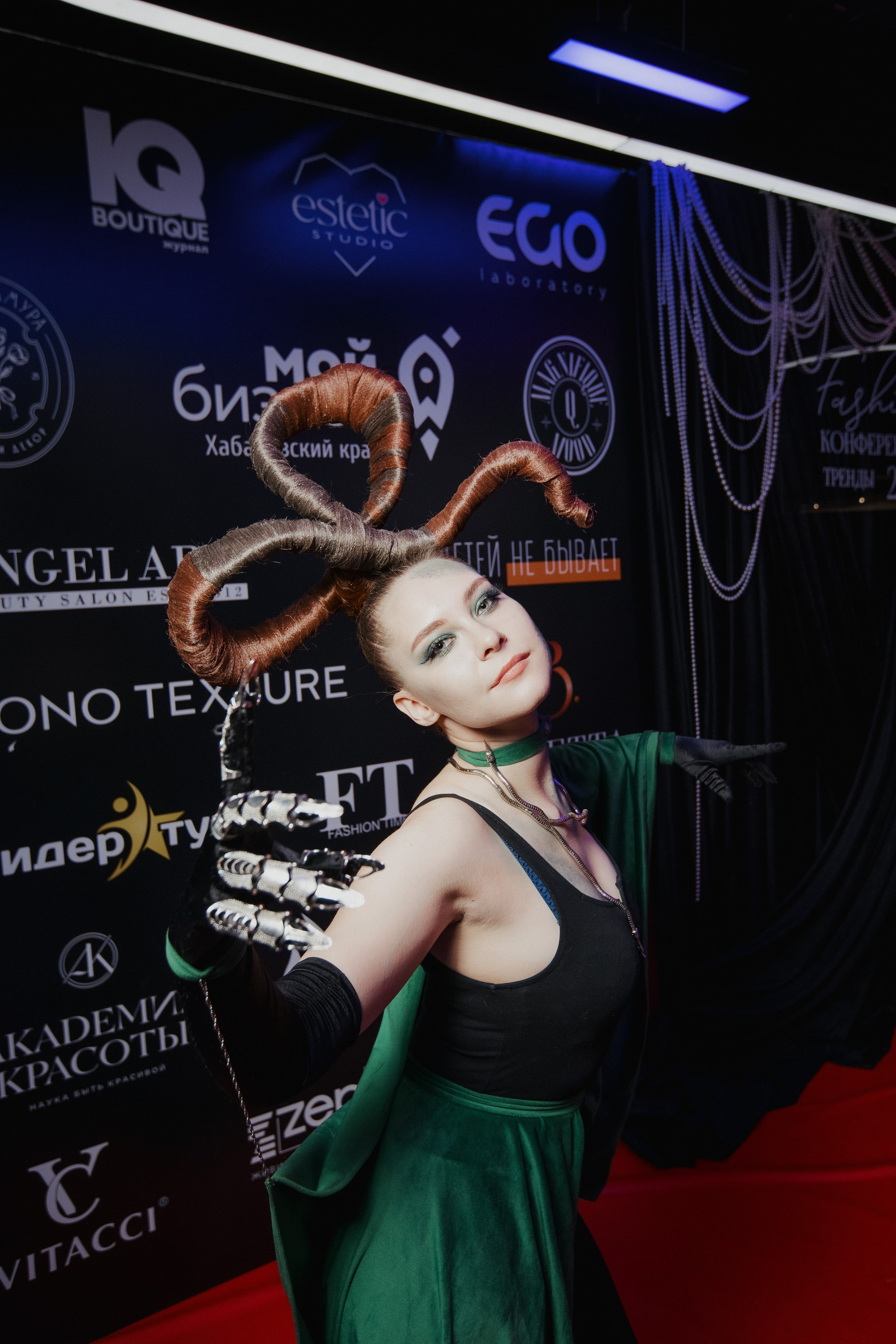 ФЭШН КОНФА. СВОИ. ФОТООТЧЕТЫ-СОБЫТИЯ-МЕСТА