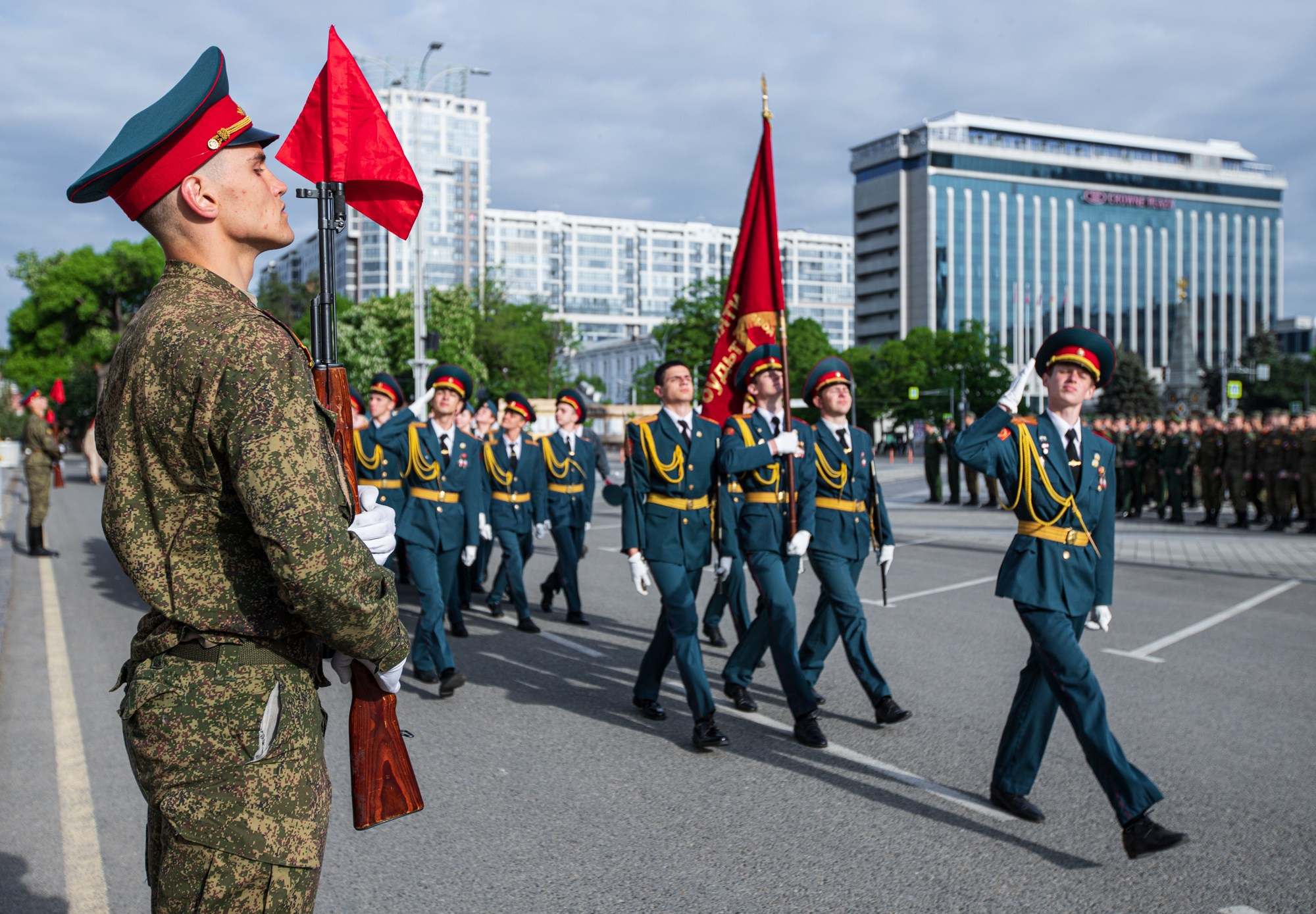 Репетиция к параду Победы в Краснодаре (2022 год). Репортажный, промышленный и маркетплейс-фотограф Дмитрий Чернат