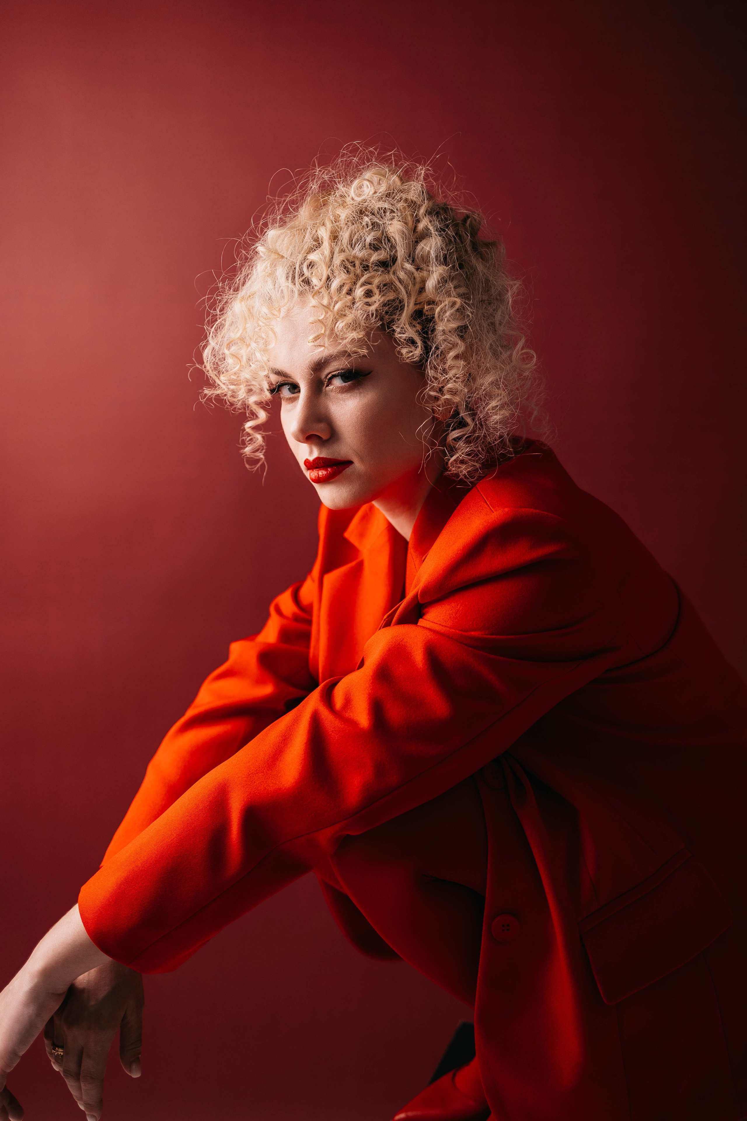 Ира в красном. Фотостудия Cute_photostudio в Твери. Фотограф в Твери Лагодная Яна