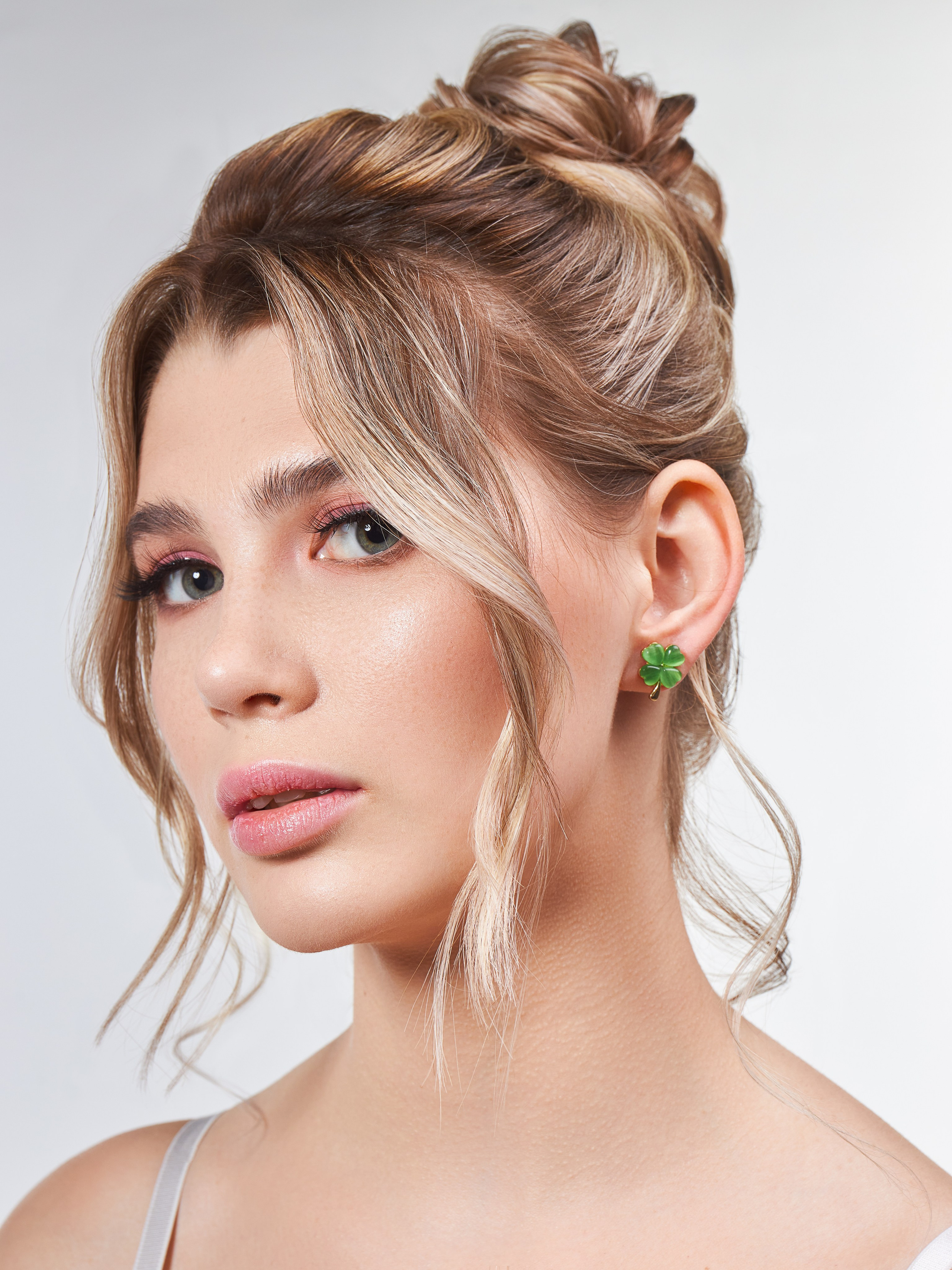 Фотосъёмка и ретушь в Санкт-Петербурге для Ozon и WB