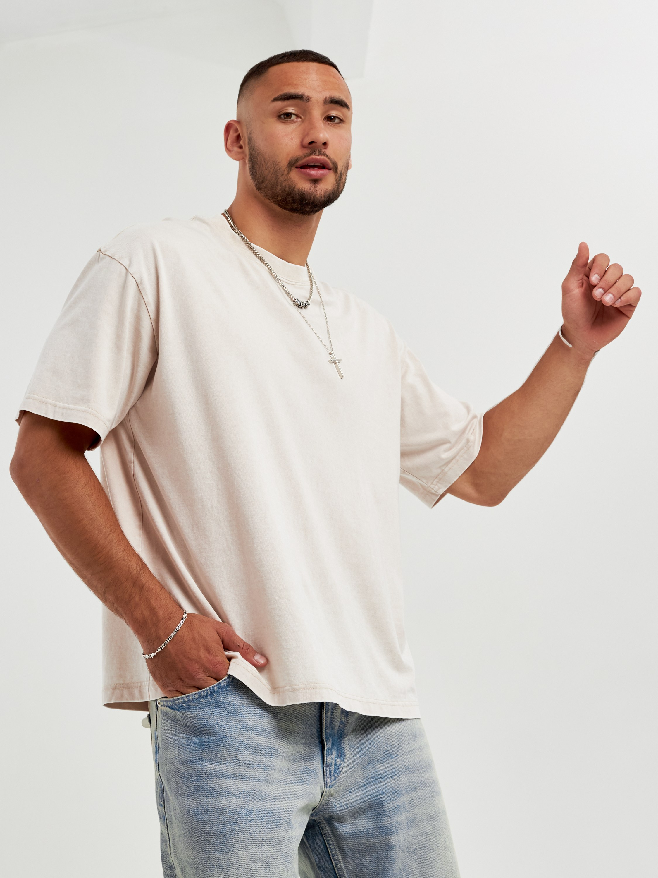 Фотосъемка футболок варенок Екатеринбург Wildberries ВБ Ozon Озон фотосессия одежды Екб заказать цена фотосъемка товара WB тай дай Екб. Фотограф Екатеринбург Анастасия Жерновская | Маркетплейсы и нейрофото