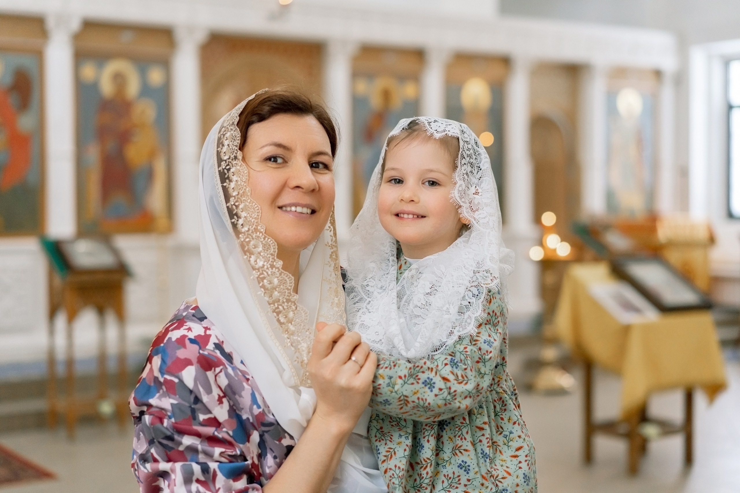 Крещение Аглаи и Фаддея. Церковь святителя Киприана. Репотражный и семейный фотограф в Москве Герлинг Радмила