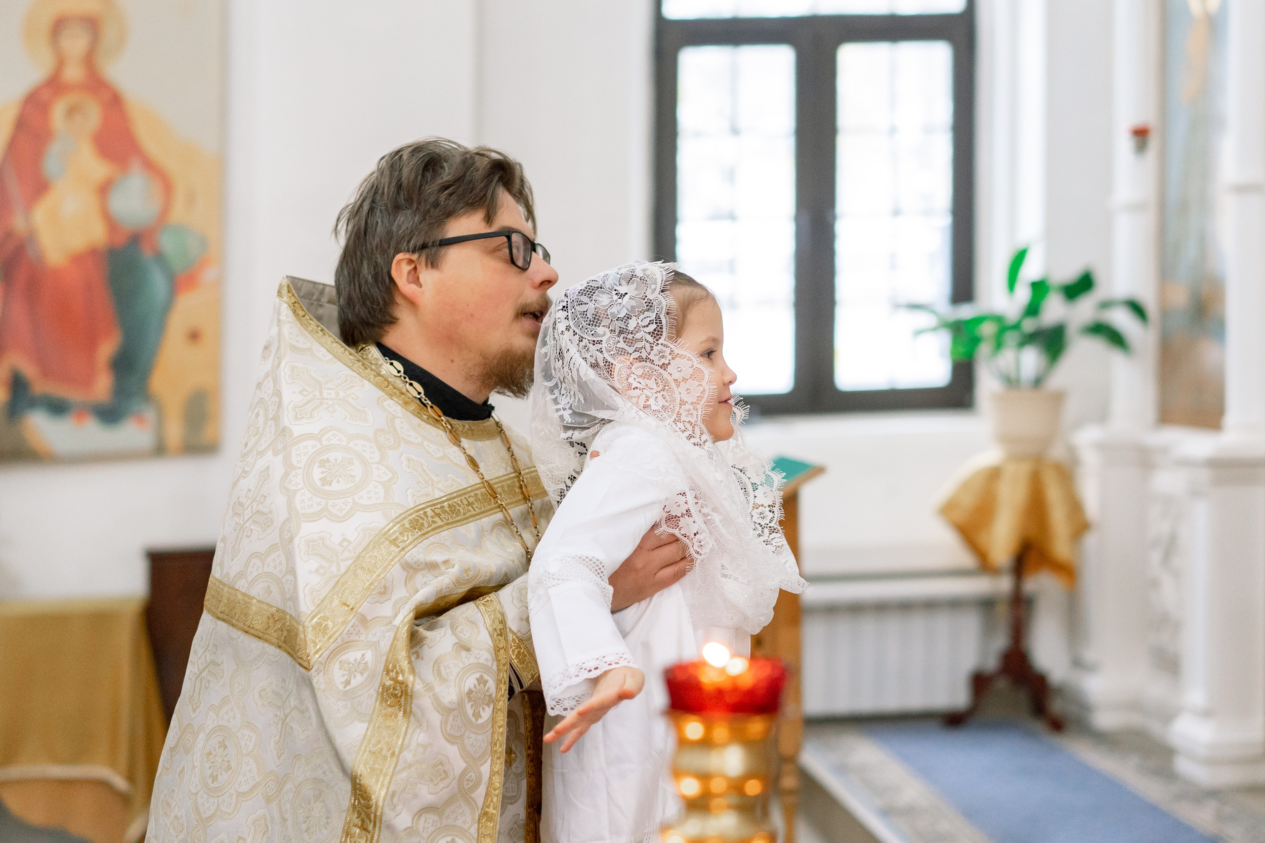 Крещение Аглаи и Фаддея. Церковь святителя Киприана. Репотражный и семейный фотограф в Москве Герлинг Радмила