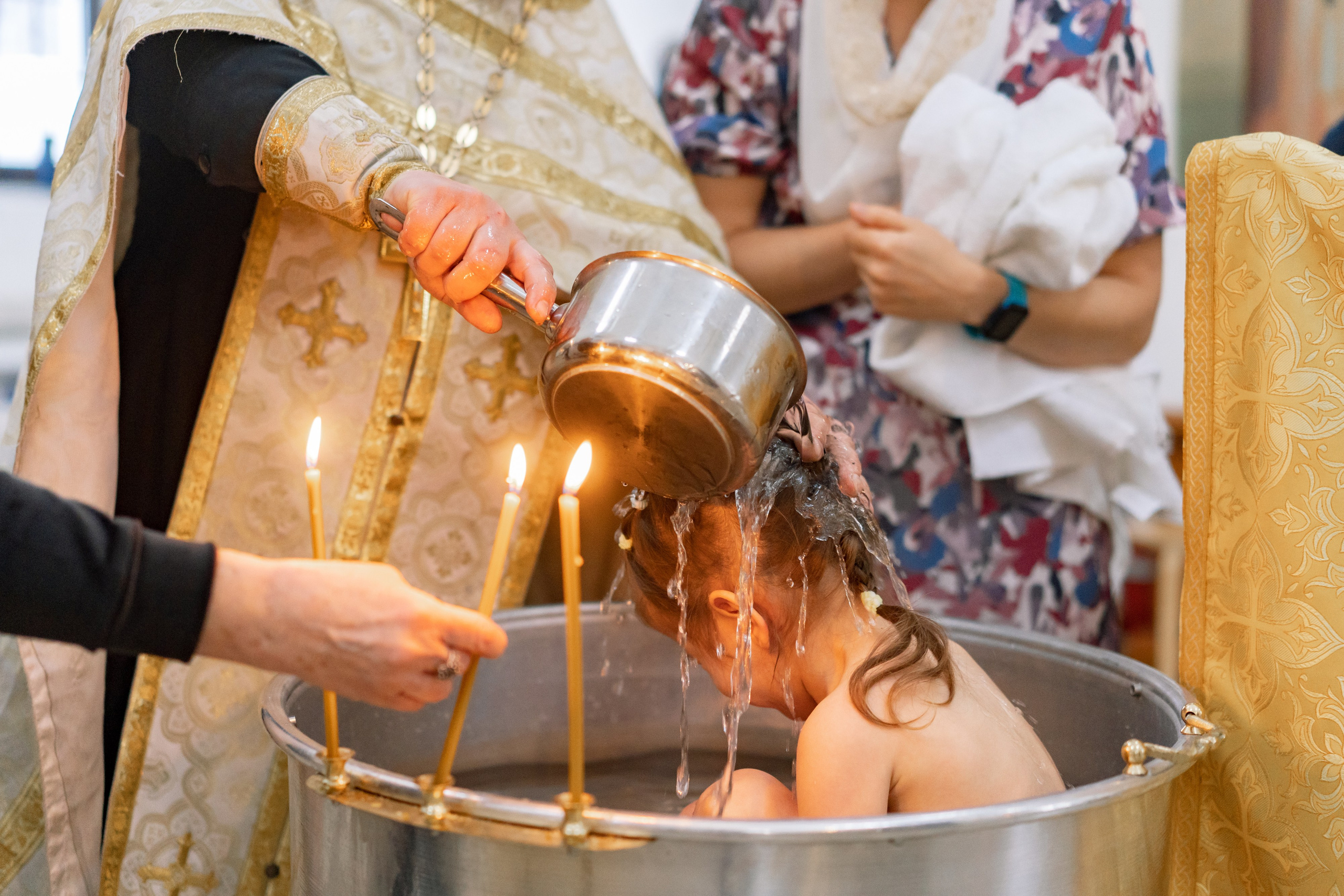 Крещение Аглаи и Фаддея. Церковь святителя Киприана. Репотражный и семейный фотограф в Москве Герлинг Радмила
