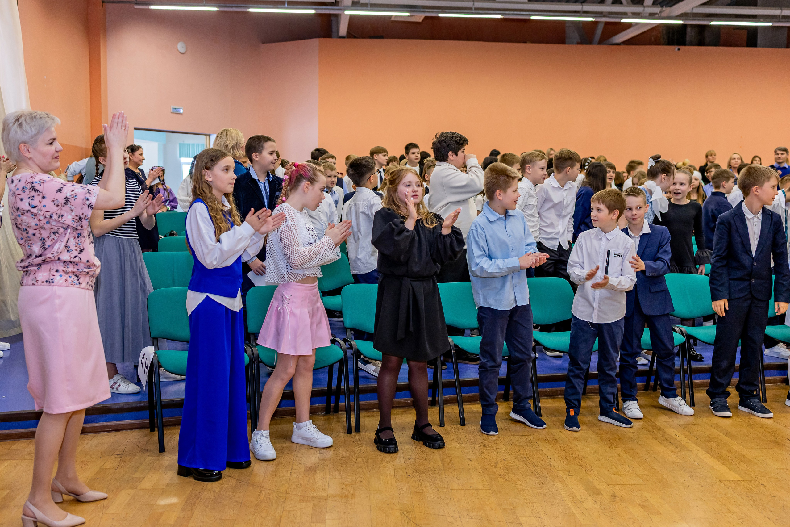 Выпускной праздник в начальной школе. Фотограф и видеограф Москва. Свадебный фотограф, видеограф. Выпускные альбомы. Оживающие альбомы