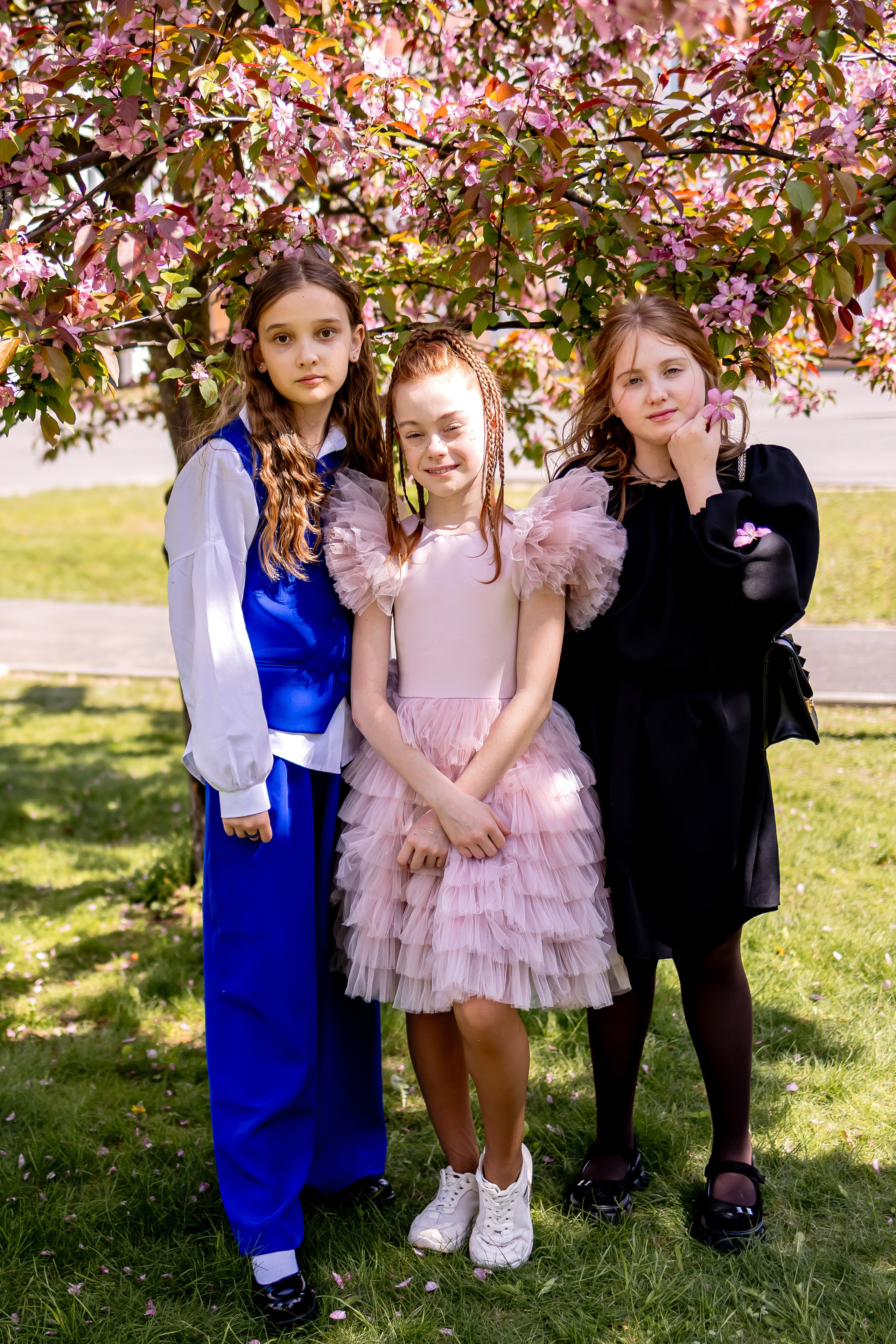 Выпускной в начальной школе на улице. Фотограф и видеограф Москва. Свадебный фотограф, видеограф. Выпускные альбомы. Оживающие альбомы