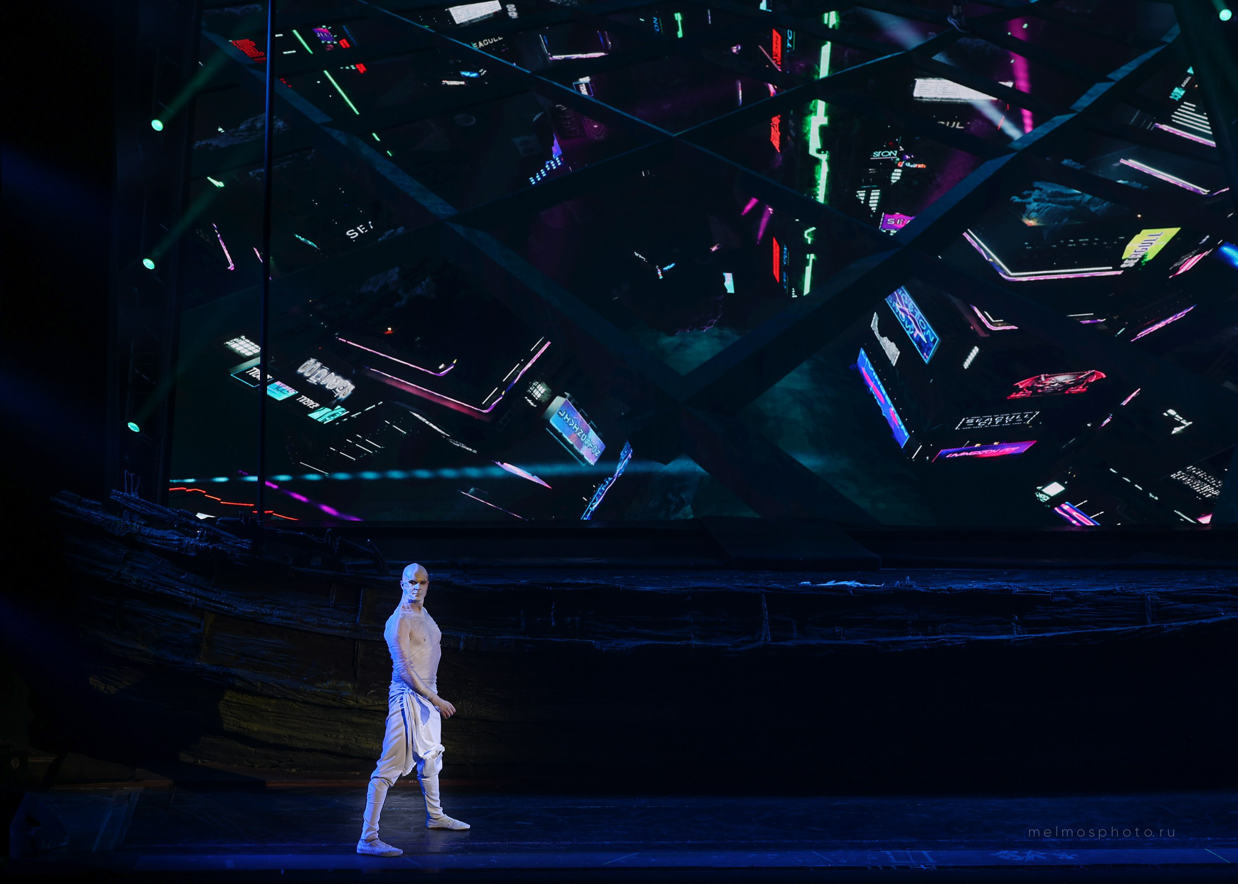 АНТИГРАВИТАЦИЯ. Репортажный, архитектурный, театральный и файн-арт фотограф Лена Мельникова в Москве