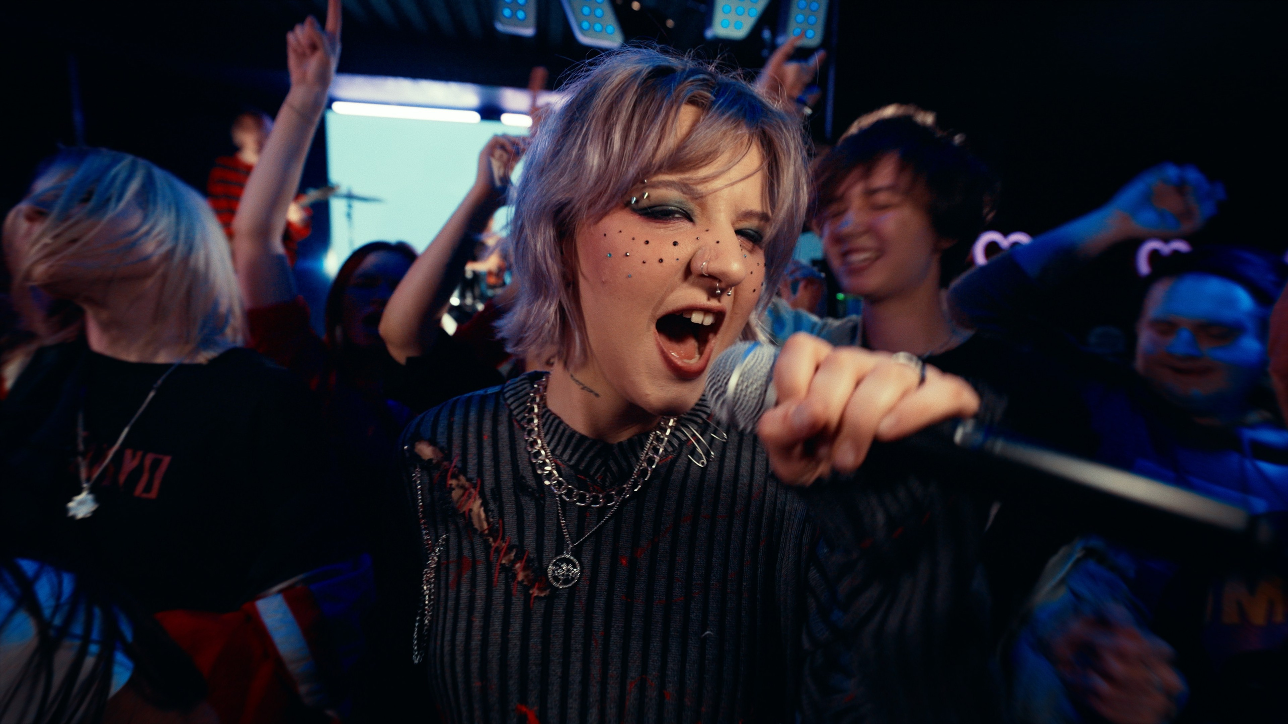 Биполярка «Точка» — music video. DANILA KOMKIN — Colorist