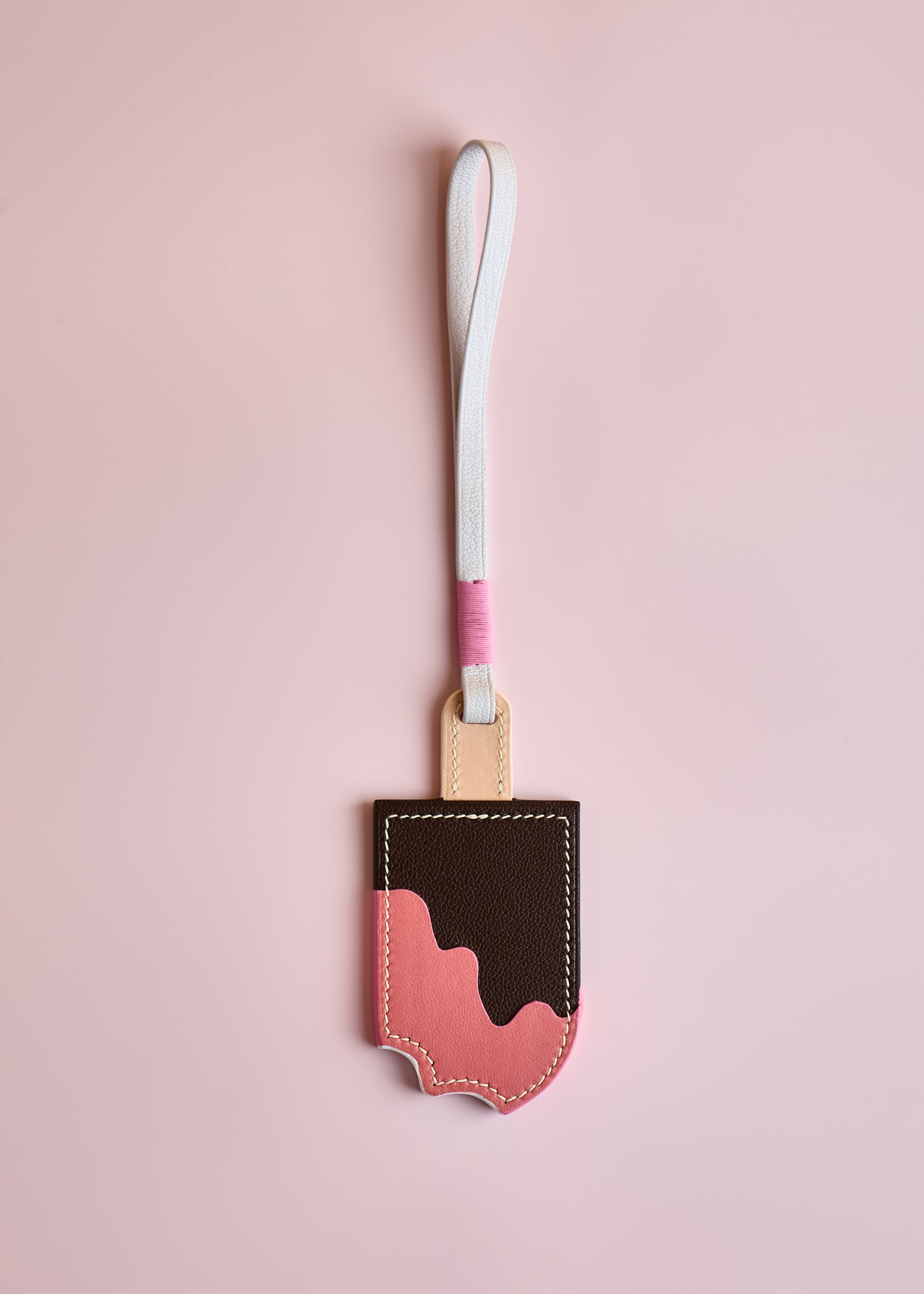 Шармы для сумок. Частный мастер — дизайнер по созданию аксессуаров из кожи Олег Шарыгин